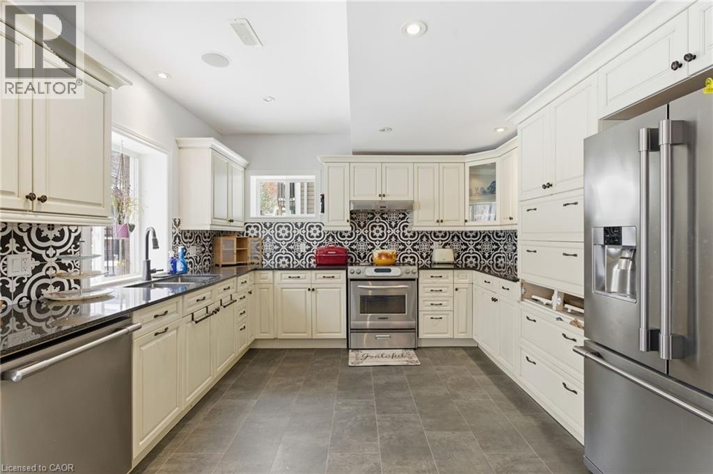 17 Hoodless Court, Brantford, Ontario  N3T 0A8 - Photo 35 - 40789350