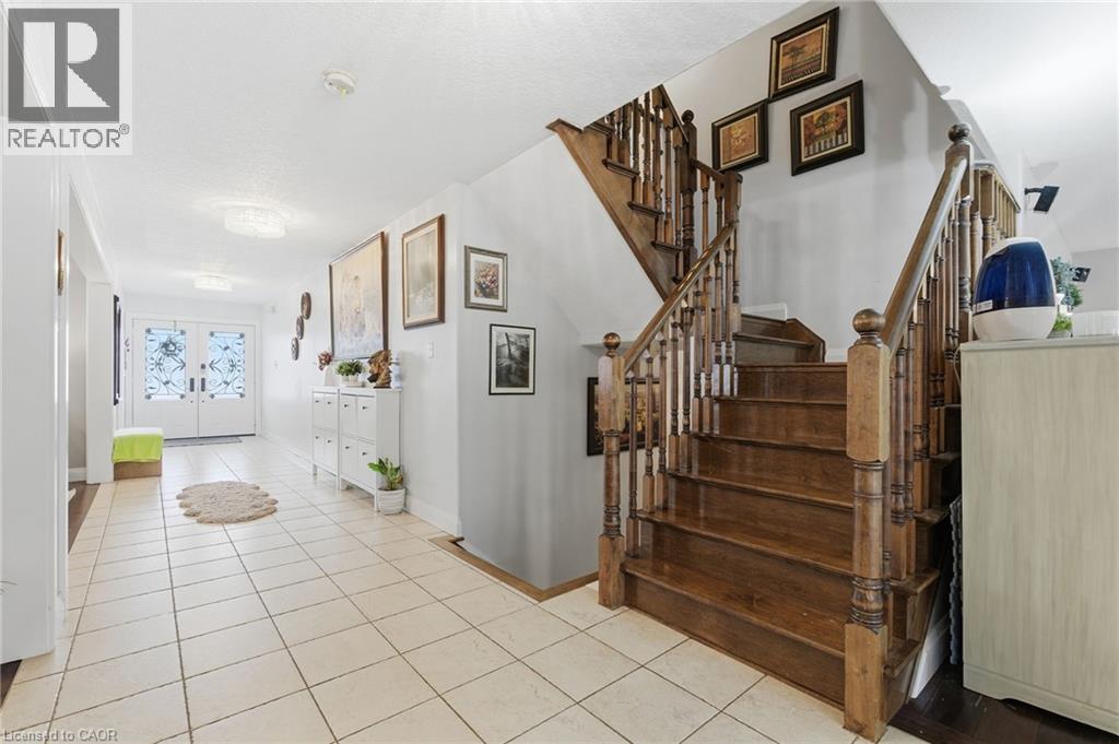 17 Hoodless Court, Brantford, Ontario  N3T 0A8 - Photo 5 - 40789350