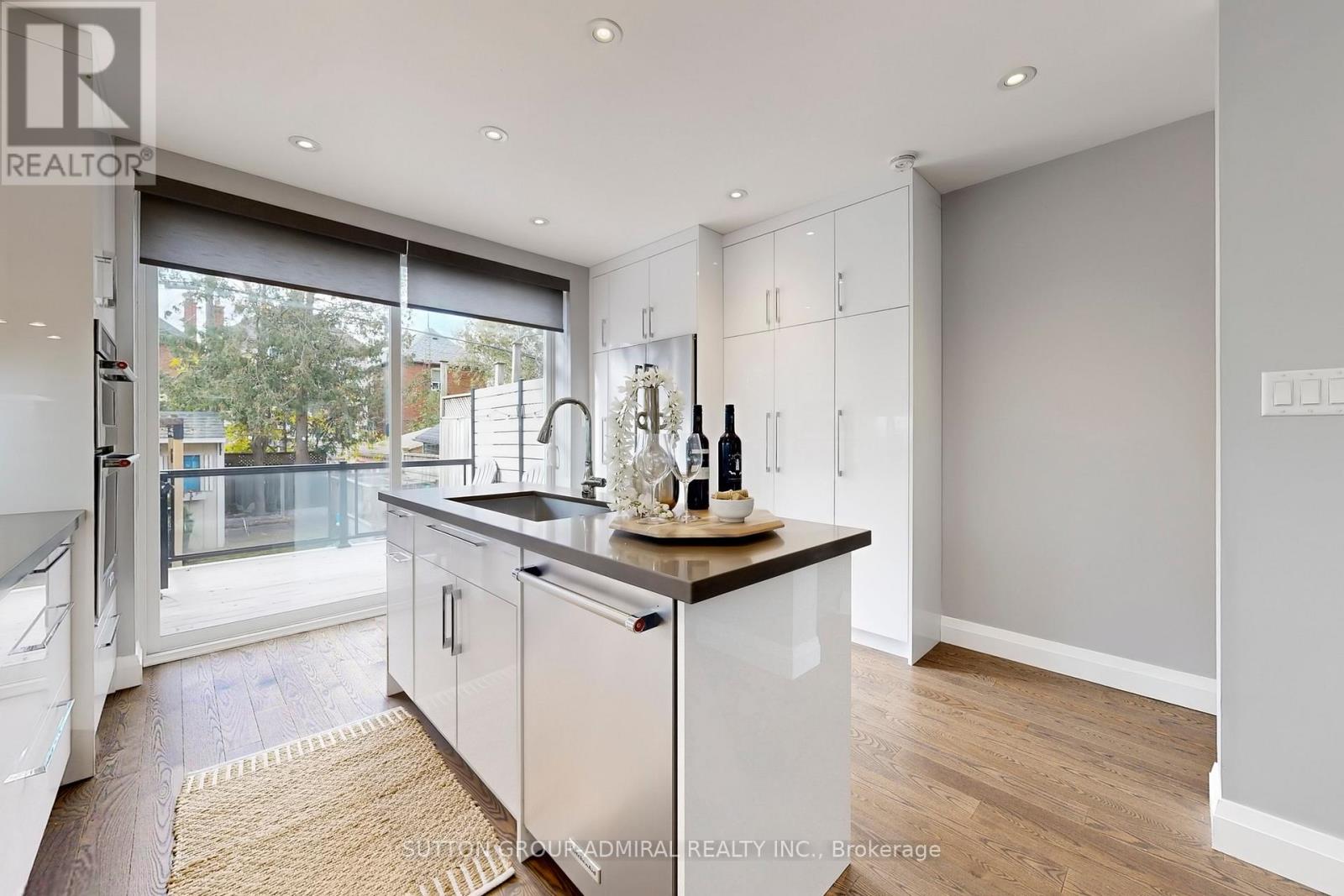 18 Leroy Avenue, Toronto, Ontario  M4J 4G7 - Photo 10 - E12559628