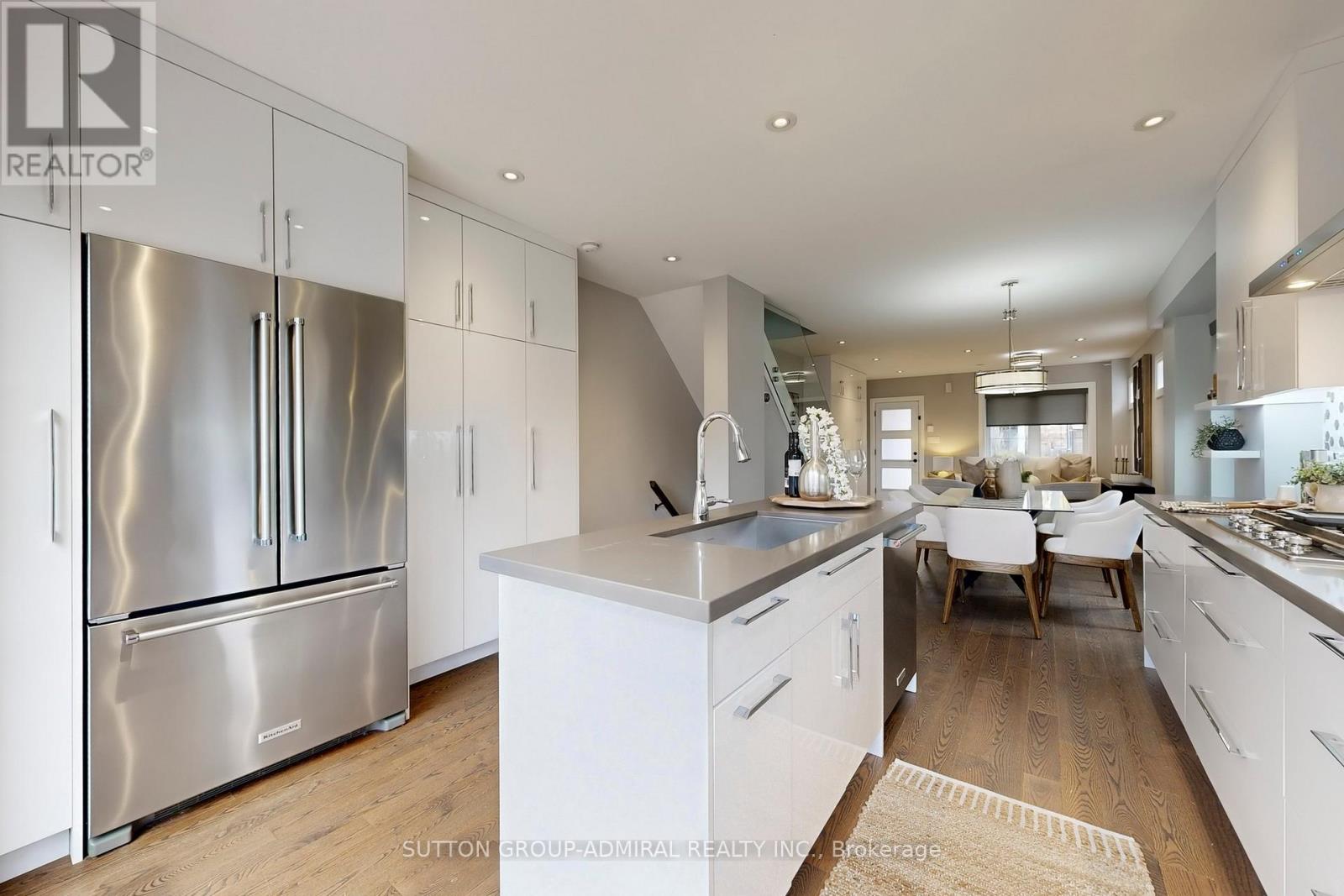 18 Leroy Avenue, Toronto, Ontario  M4J 4G7 - Photo 11 - E12559628