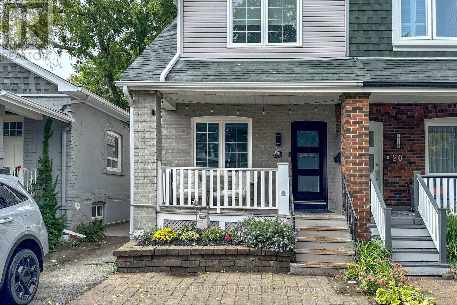 18 Leroy Avenue, Toronto, Ontario  M4J 4G7 - Photo 2 - E12559628