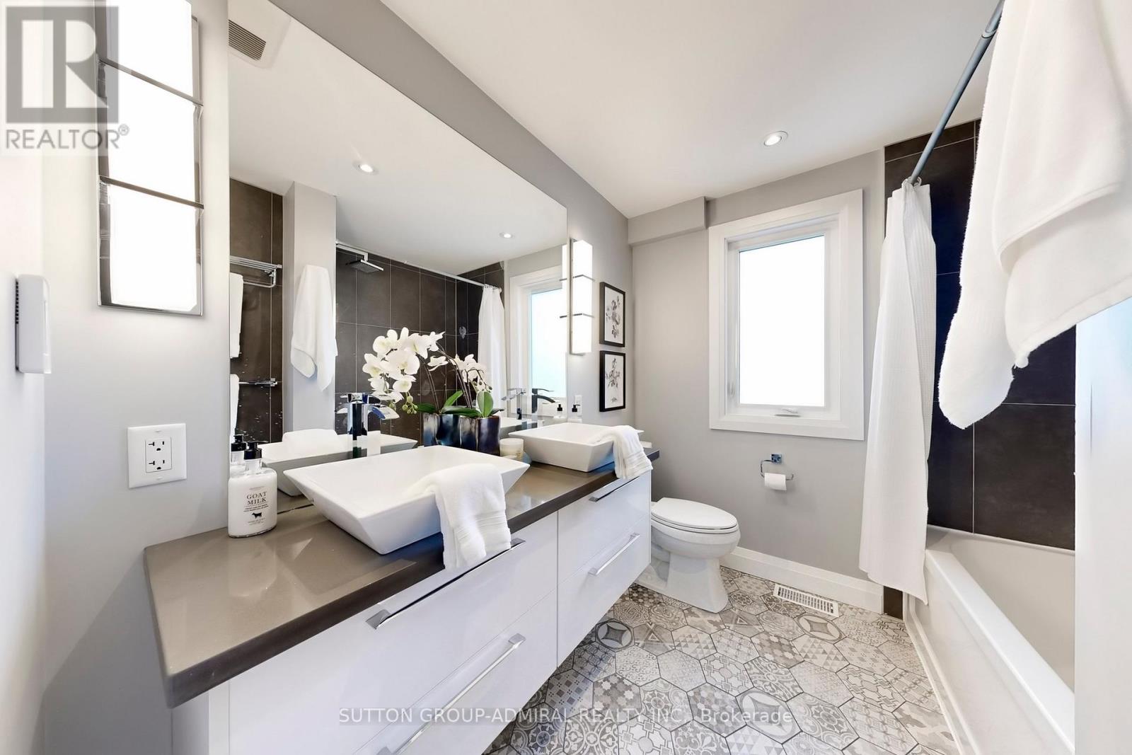 18 Leroy Avenue, Toronto, Ontario  M4J 4G7 - Photo 21 - E12559628