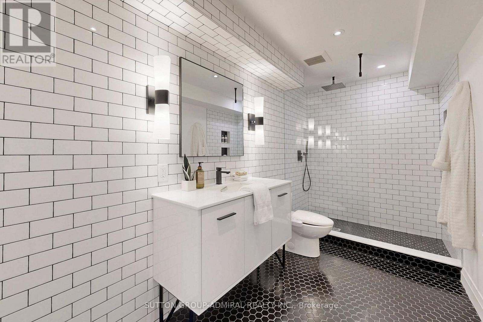 18 Leroy Avenue, Toronto, Ontario  M4J 4G7 - Photo 24 - E12559628