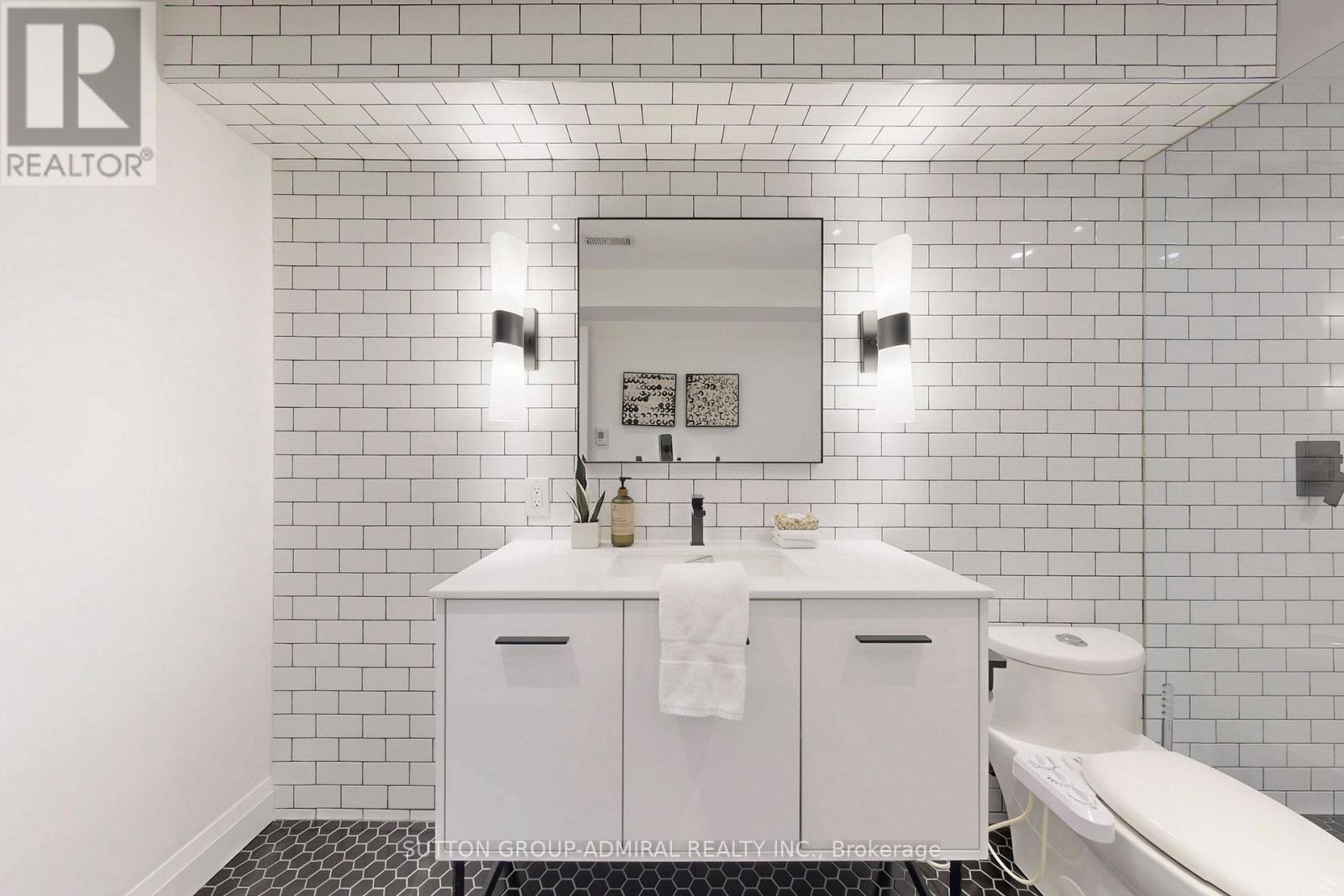 18 Leroy Avenue, Toronto, Ontario  M4J 4G7 - Photo 25 - E12559628