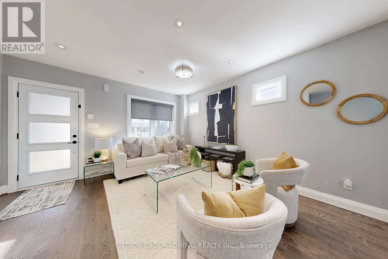 18 Leroy Avenue, Toronto, Ontario  M4J 4G7 - Photo 4 - E12559628