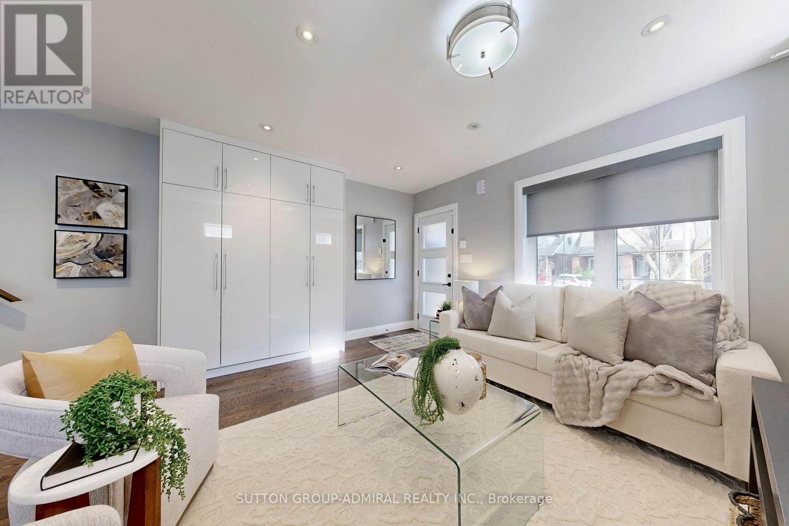 18 Leroy Avenue, Toronto, Ontario  M4J 4G7 - Photo 5 - E12559628