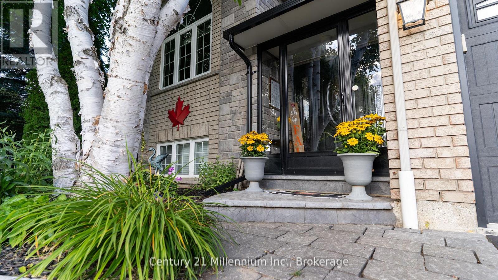 5 Sugar Maple Lane, Wasaga Beach, Ontario  L9Z 1P4 - Photo 2 - S12559792