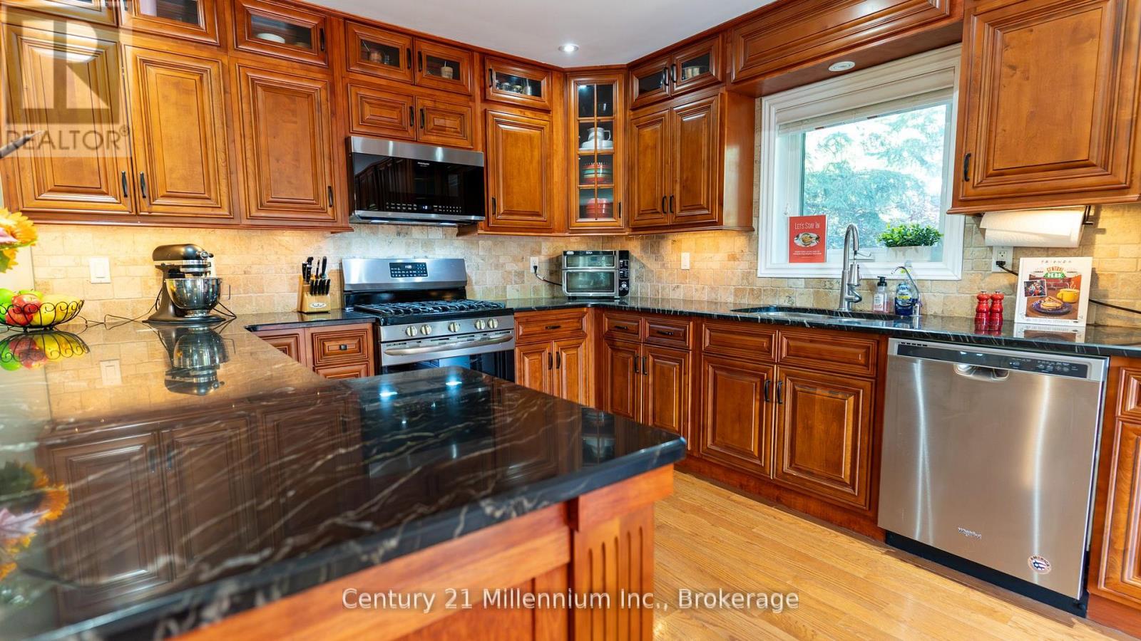 5 Sugar Maple Lane, Wasaga Beach, Ontario  L9Z 1P4 - Photo 4 - S12559792