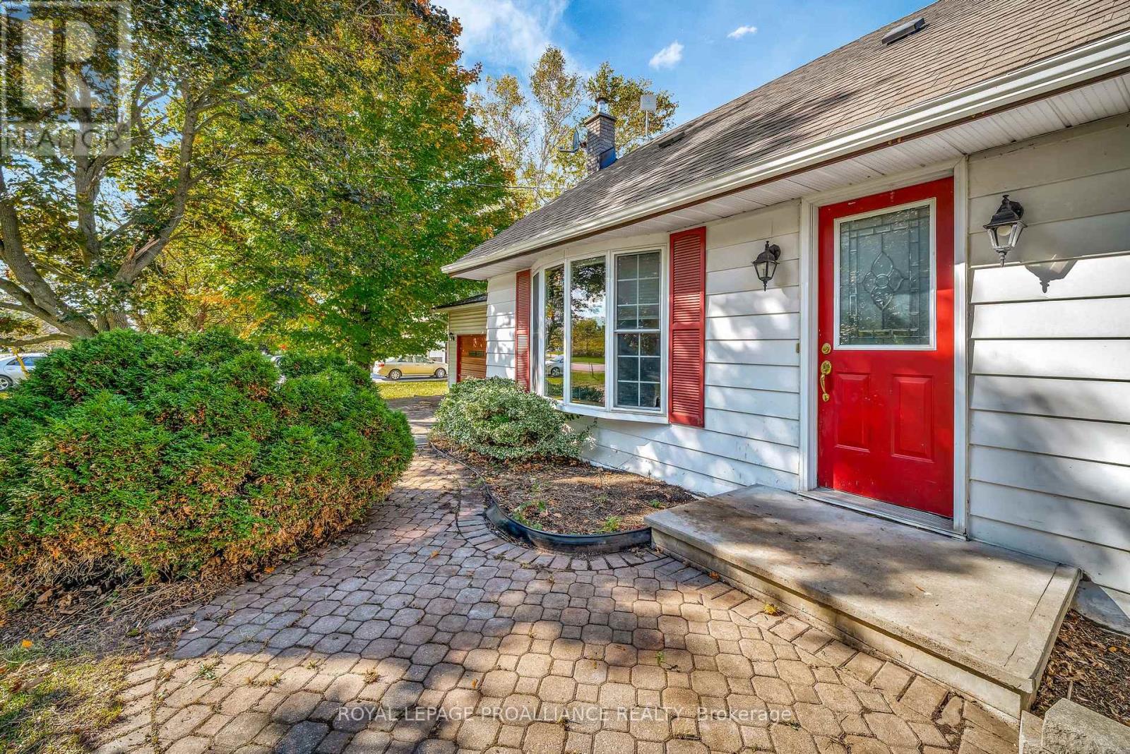 1067 Airport Parkway, Belleville, Ontario  K8N 4Z6 - Photo 3 - X12559716