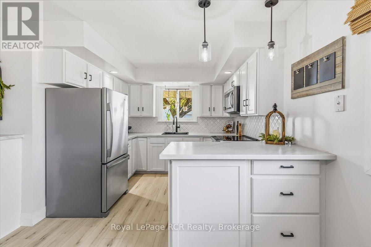 651 19th Avenue, Hanover, Ontario  N4N 3M8 - Photo 11 - X12559774