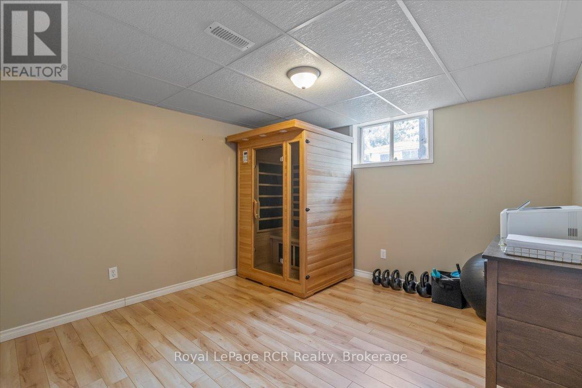 651 19th Avenue, Hanover, Ontario  N4N 3M8 - Photo 23 - X12559774