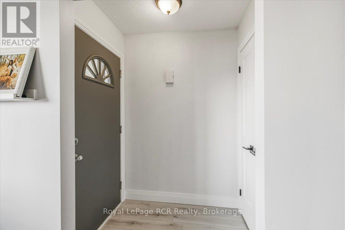 651 19th Avenue, Hanover, Ontario  N4N 3M8 - Photo 4 - X12559774