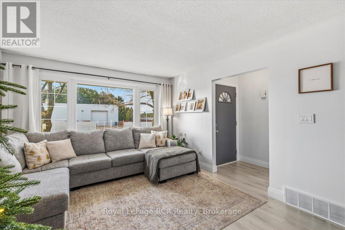 651 19th Avenue, Hanover, Ontario  N4N 3M8 - Photo 5 - X12559774