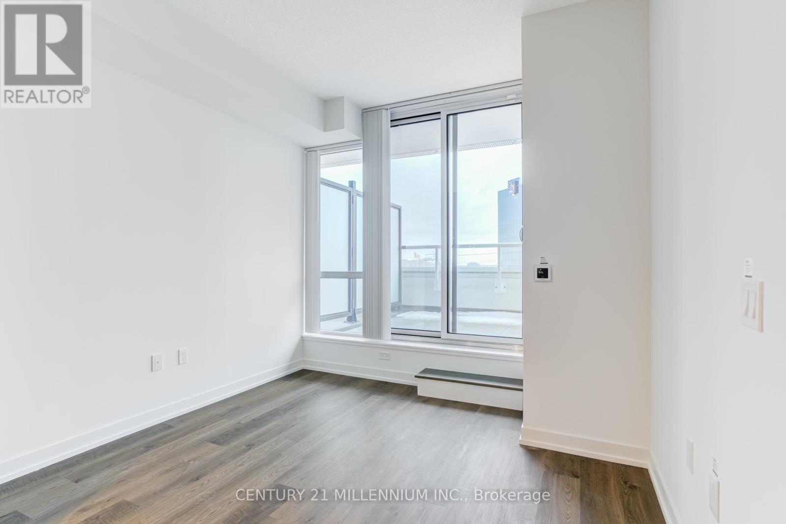 8 Interchange Way, Vaughan, Ontario  L4K 5Z7 - Photo 13 - N12559624