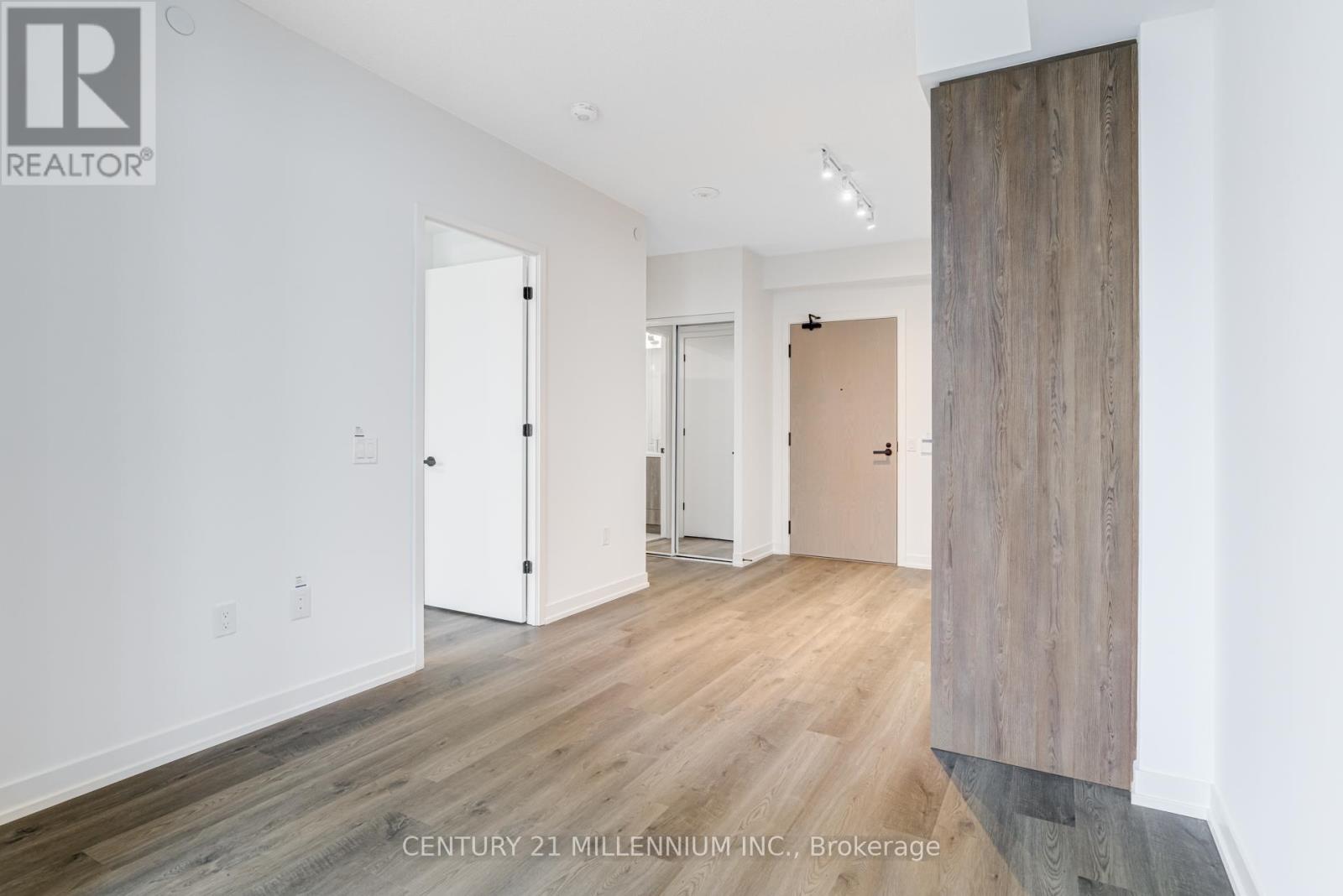 8 Interchange Way, Vaughan, Ontario  L4K 5Z7 - Photo 15 - N12559624