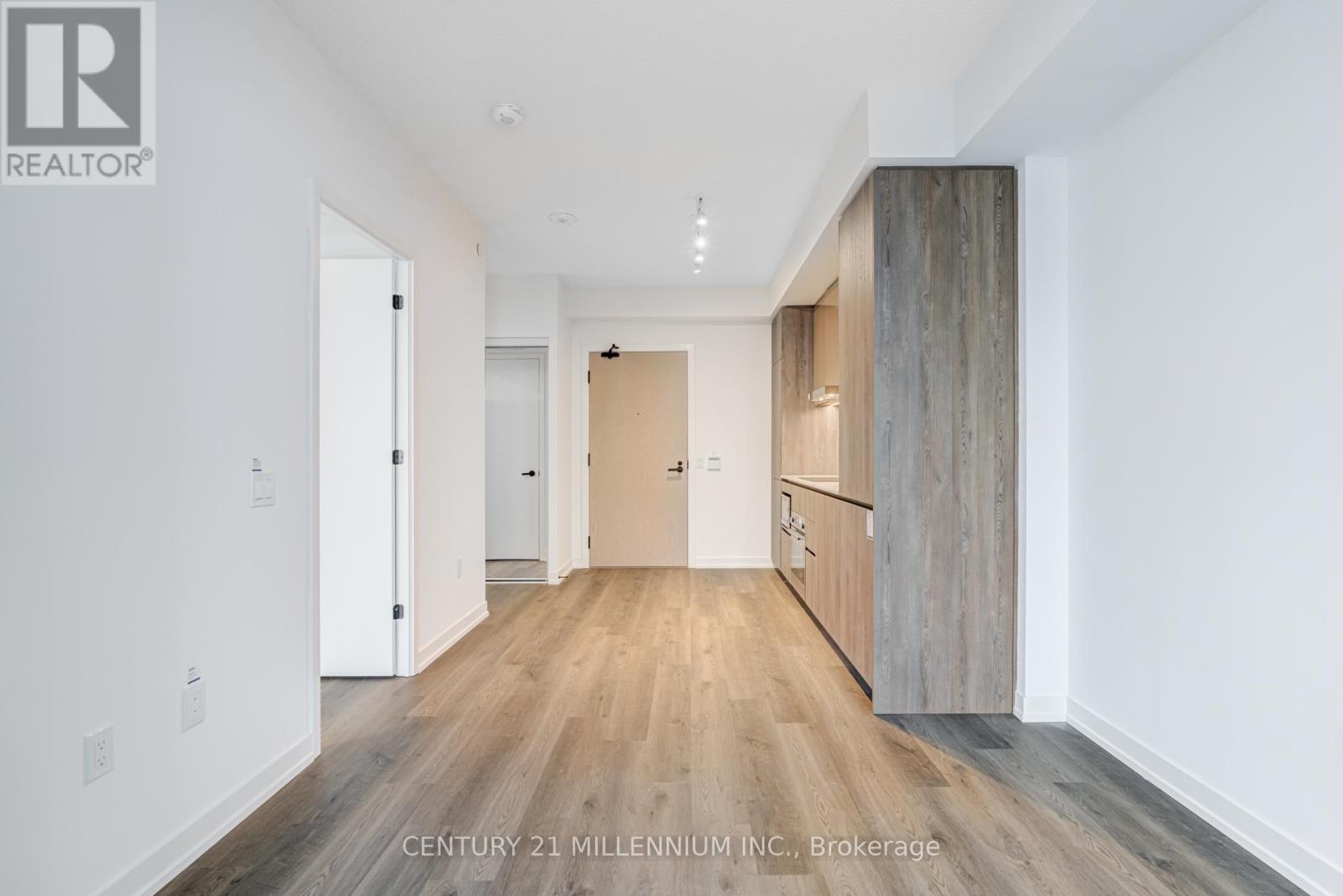 8 Interchange Way, Vaughan, Ontario  L4K 5Z7 - Photo 16 - N12559624