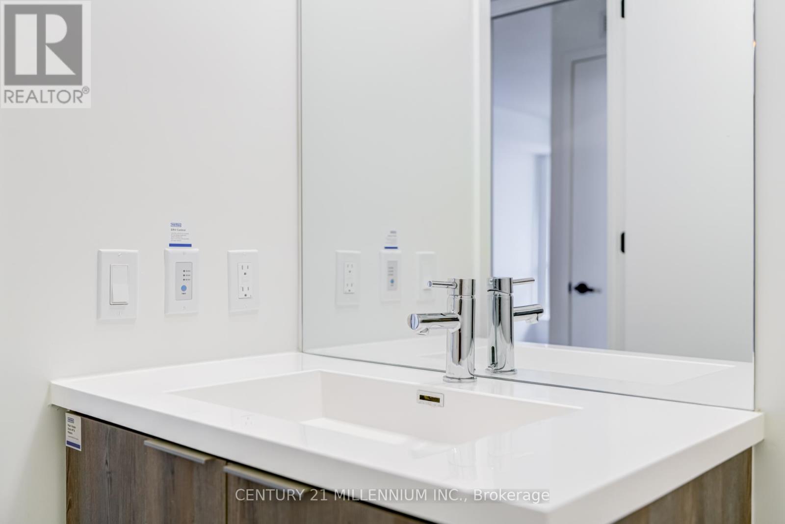 8 Interchange Way, Vaughan, Ontario  L4K 5Z7 - Photo 24 - N12559624