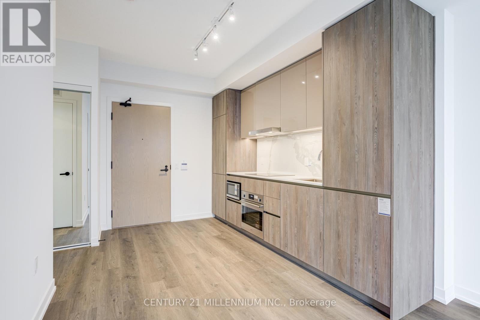 8 Interchange Way, Vaughan, Ontario  L4K 5Z7 - Photo 6 - N12559624