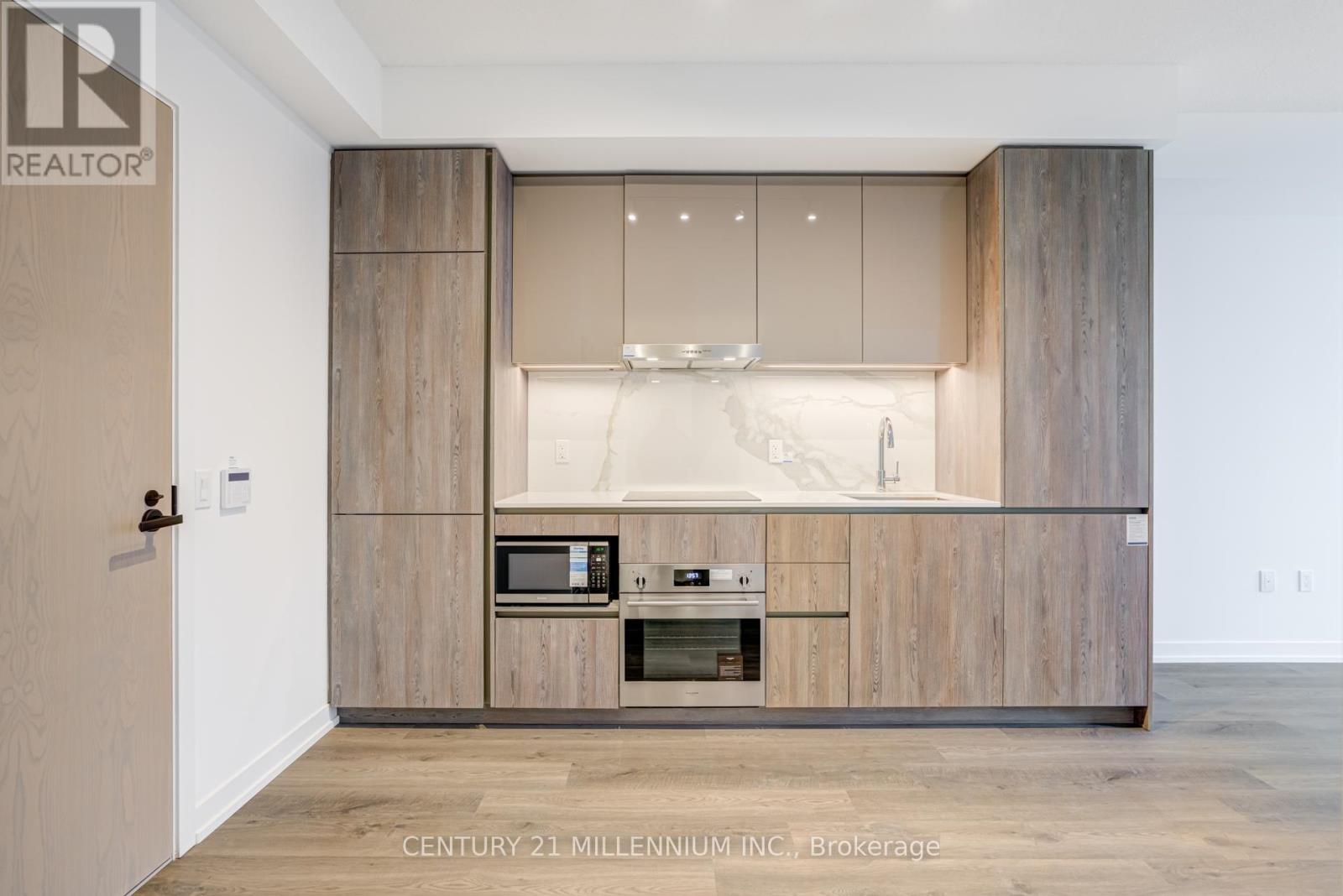 8 Interchange Way, Vaughan, Ontario  L4K 5Z7 - Photo 7 - N12559624