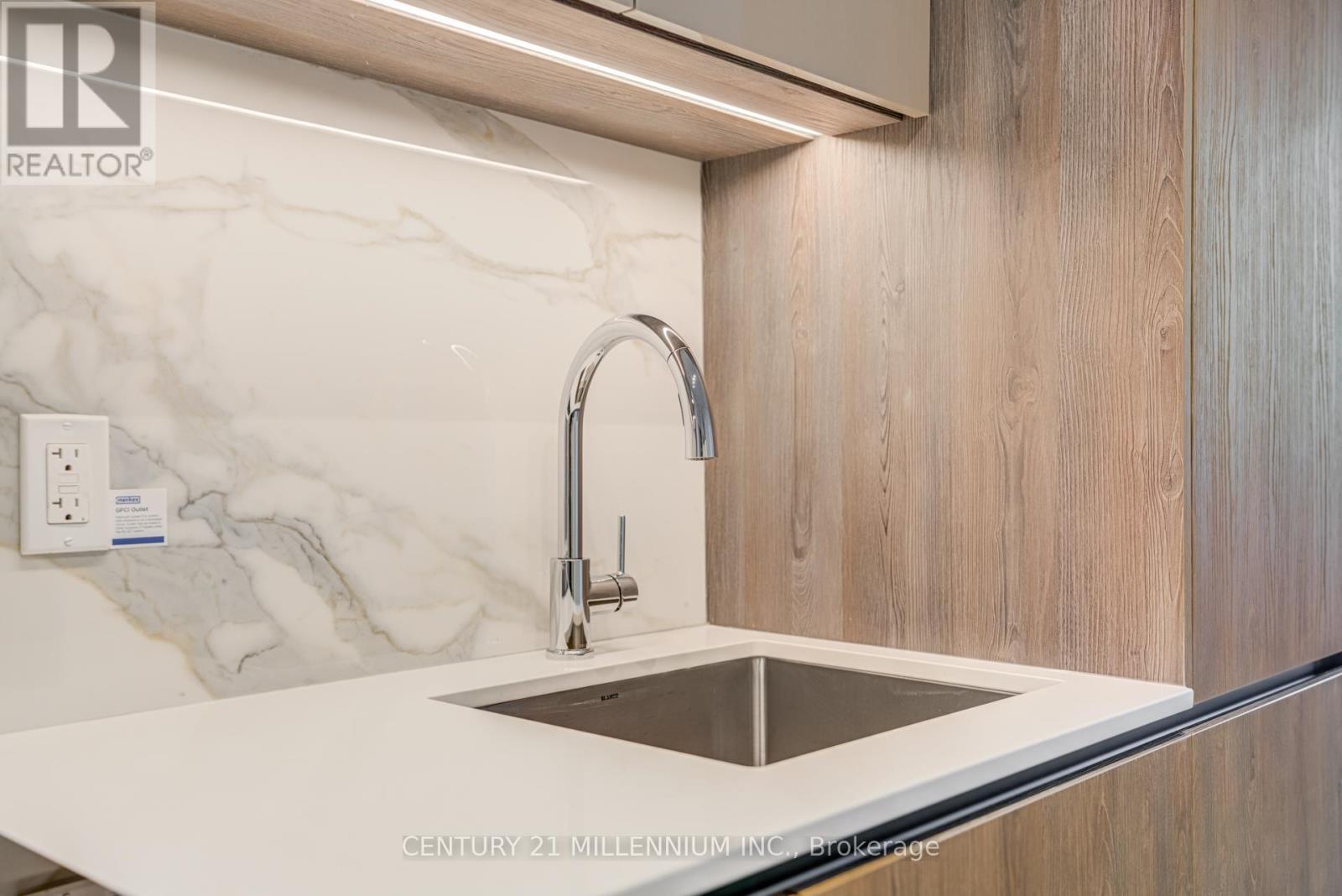 8 Interchange Way, Vaughan, Ontario  L4K 5Z7 - Photo 9 - N12559624