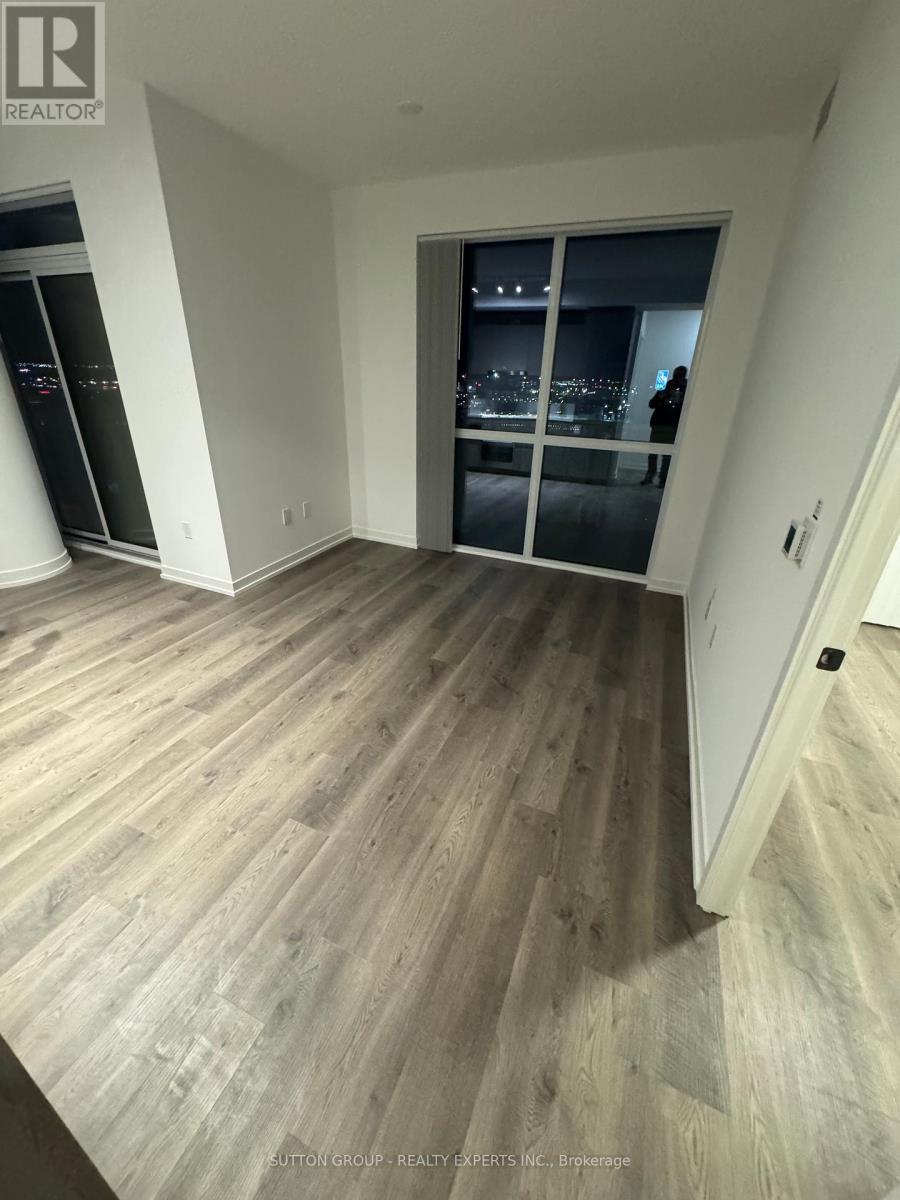 1102 - 8 Interchange Way, Vaughan, Ontario  L4K 0R2 - Photo 3 - N12559626