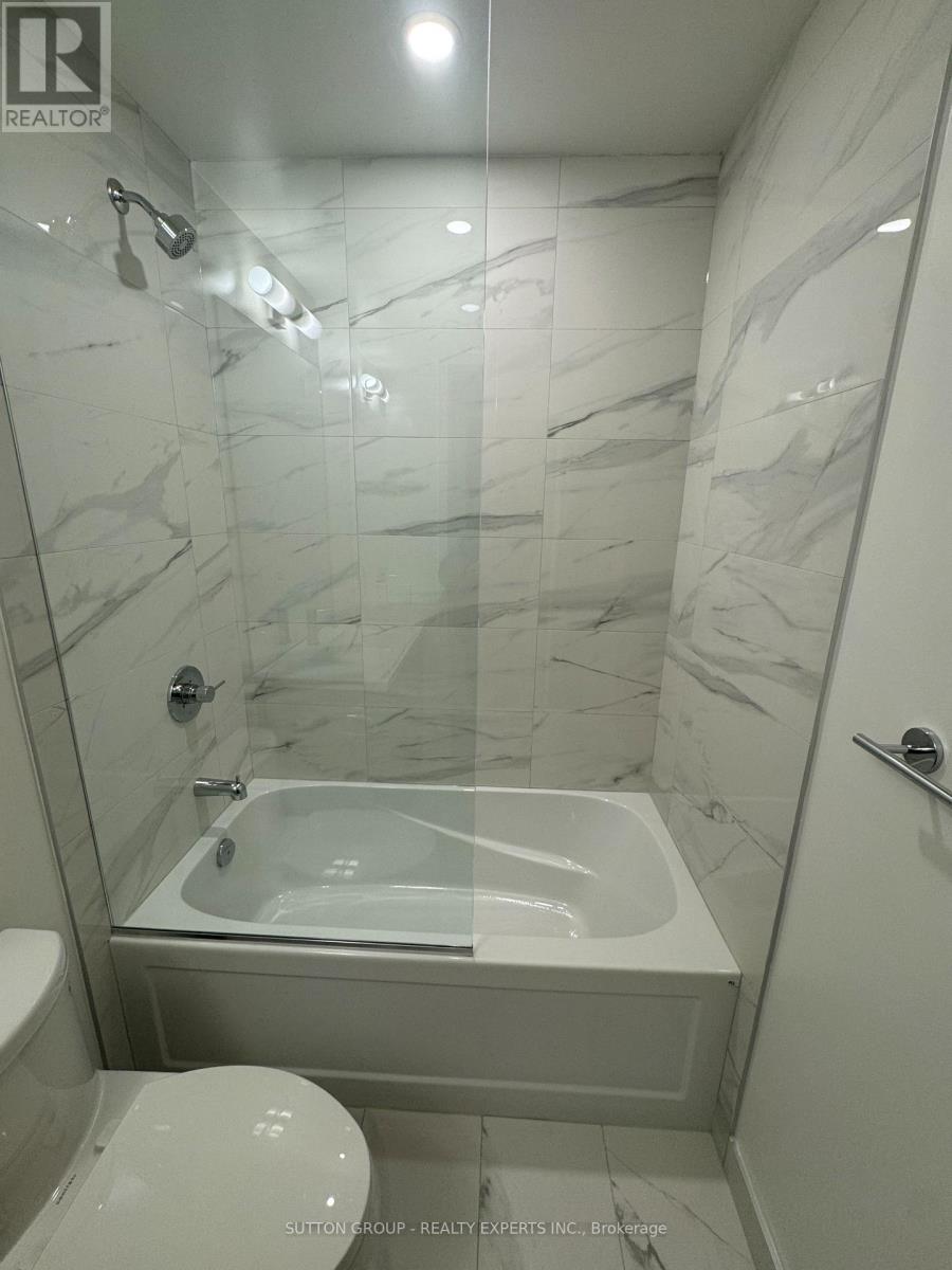 1102 - 8 Interchange Way, Vaughan, Ontario  L4K 0R2 - Photo 4 - N12559626