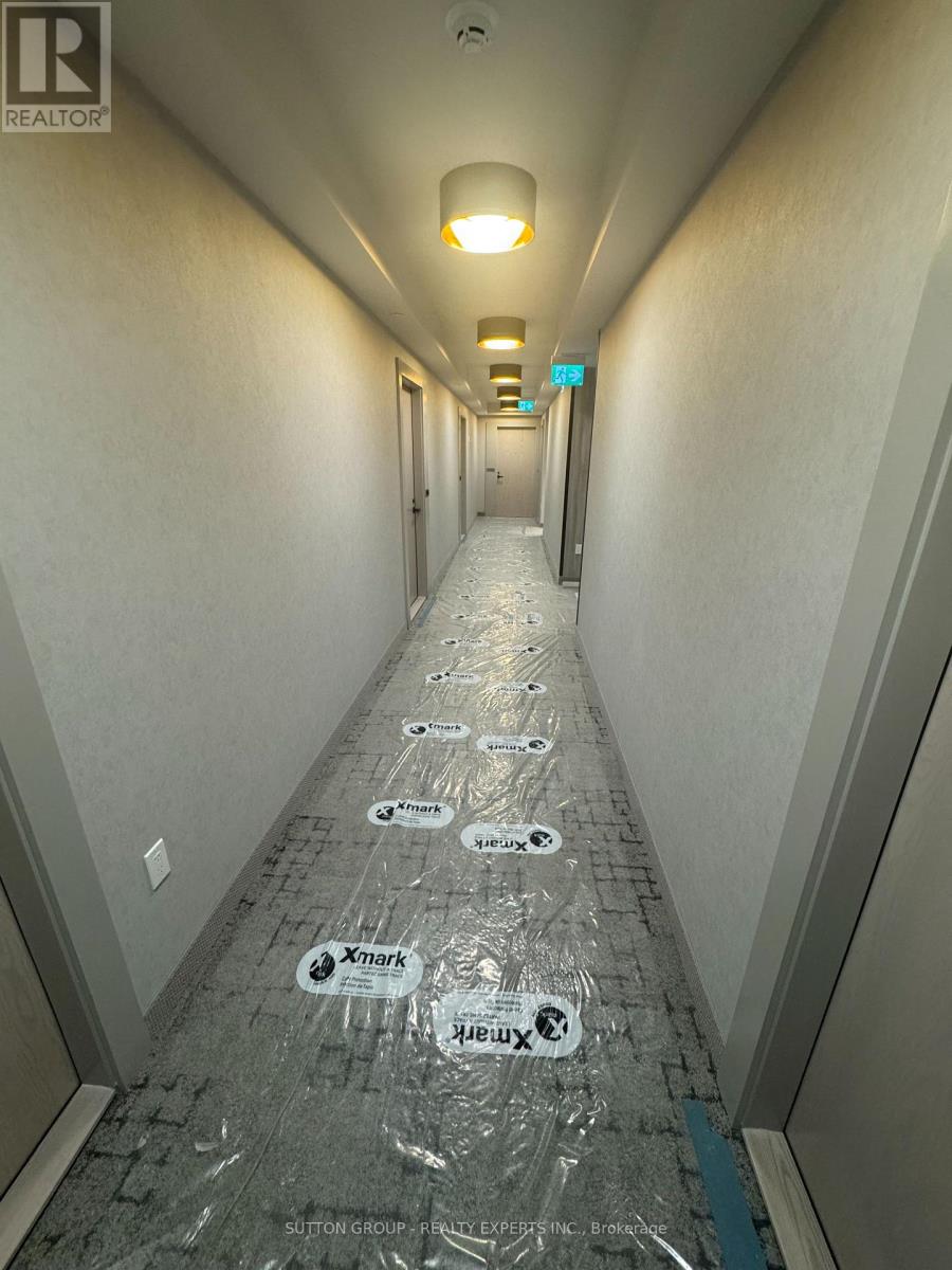 1102 - 8 Interchange Way, Vaughan, Ontario  L4K 0R2 - Photo 9 - N12559626