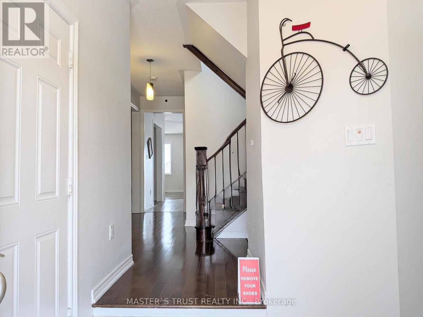 115 Herefordshire Crescent, East Gwillimbury, Ontario  L9N 0B5 - Photo 3 - N12506206