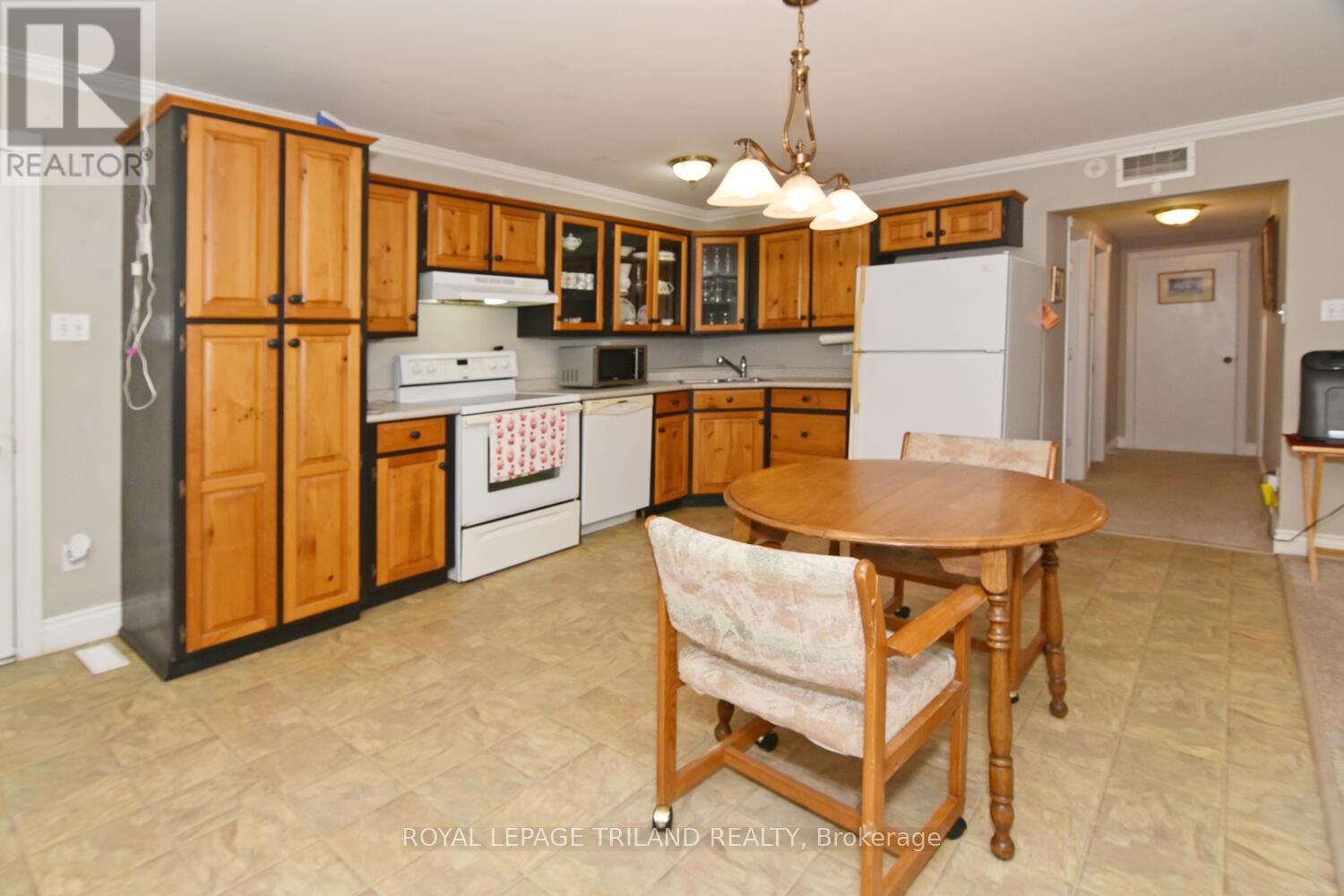 9599 Pleasant Road, Lambton Shores, Ontario  N0N 1J1 - Photo 10 - X12559754