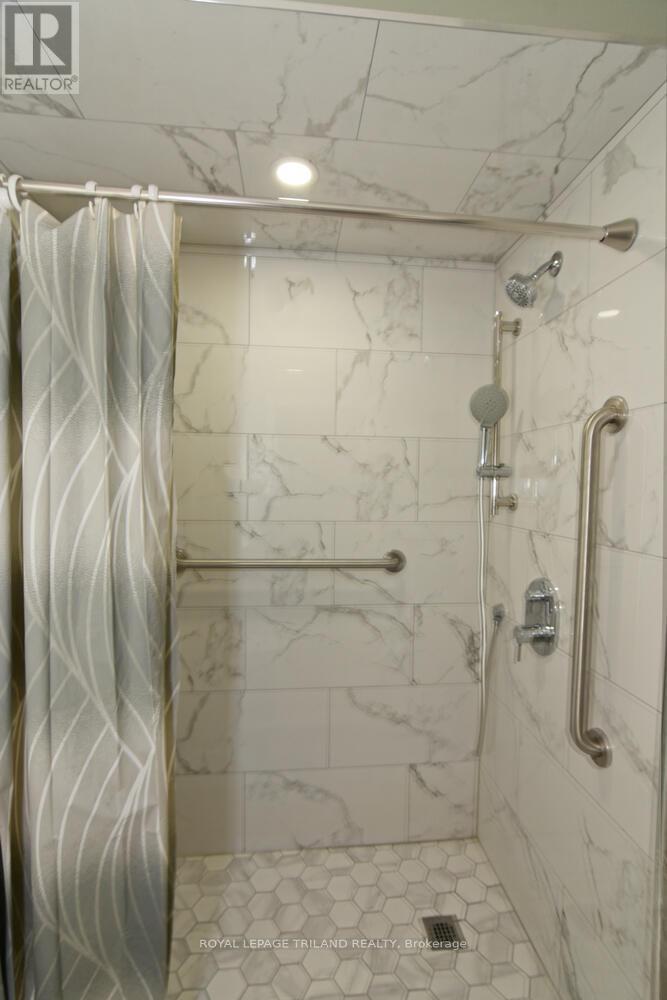 9599 Pleasant Road, Lambton Shores, Ontario  N0N 1J1 - Photo 14 - X12559754