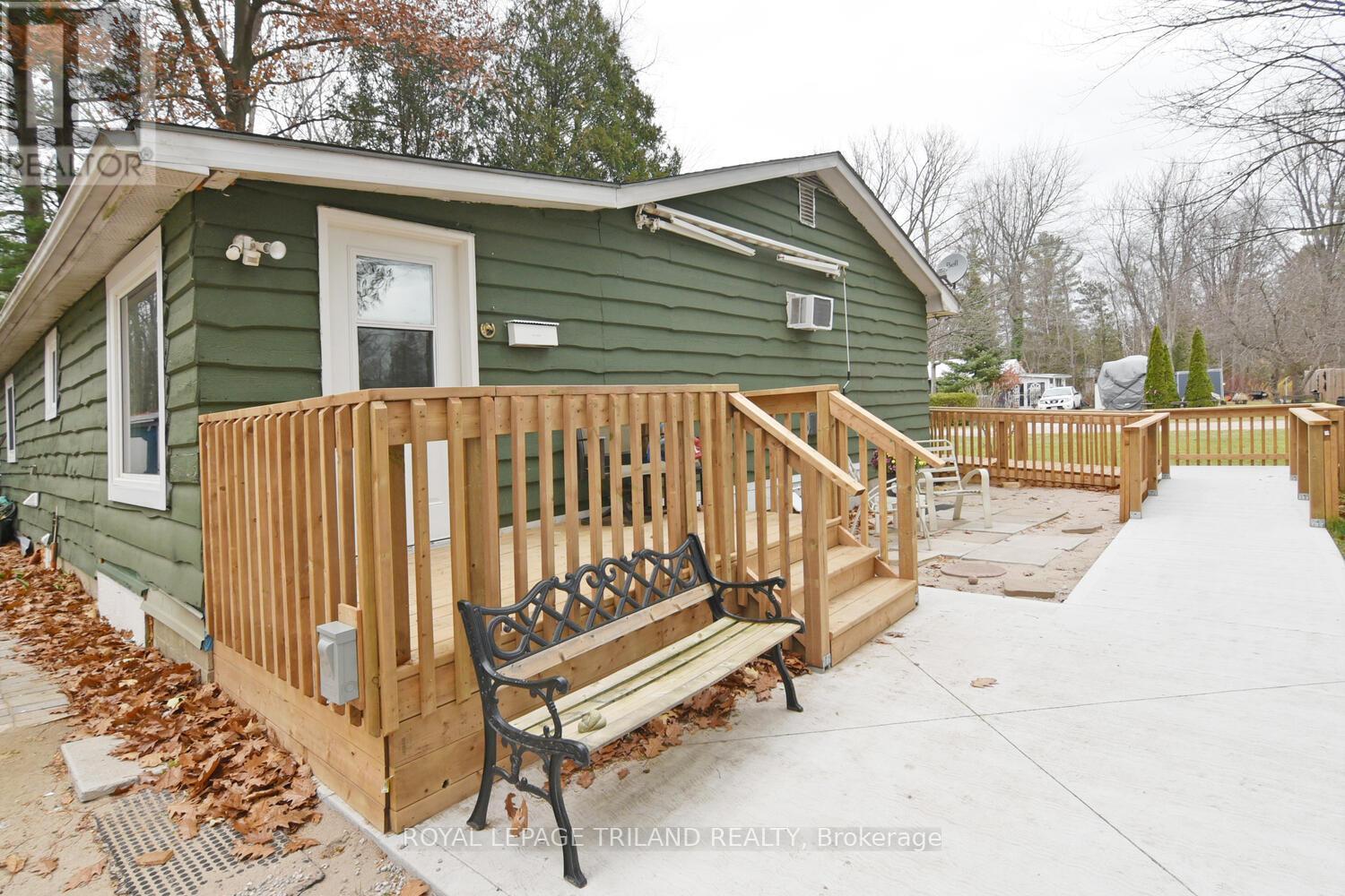 9599 Pleasant Road, Lambton Shores, Ontario  N0N 1J1 - Photo 2 - X12559754