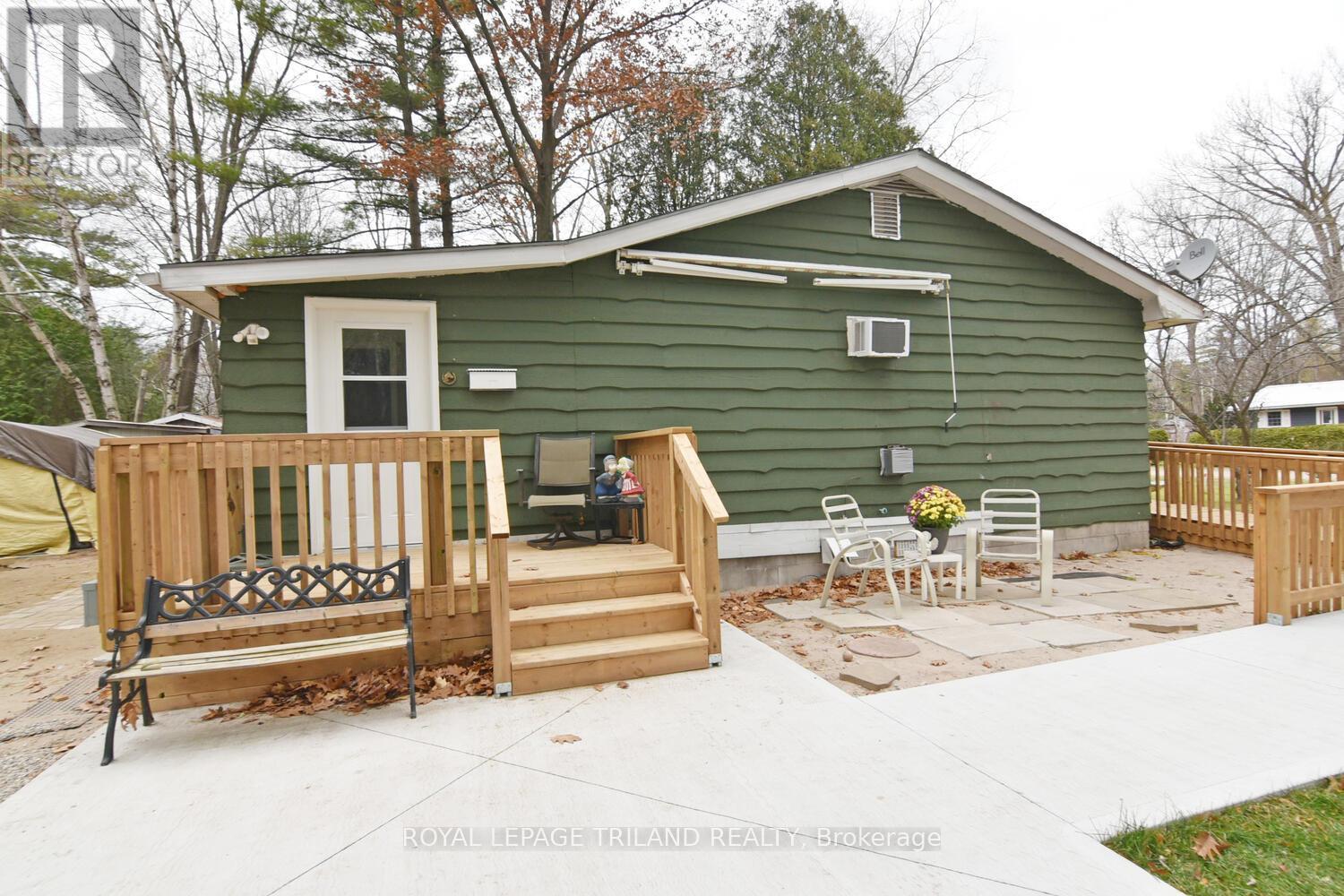 9599 Pleasant Road, Lambton Shores, Ontario  N0N 1J1 - Photo 3 - X12559754