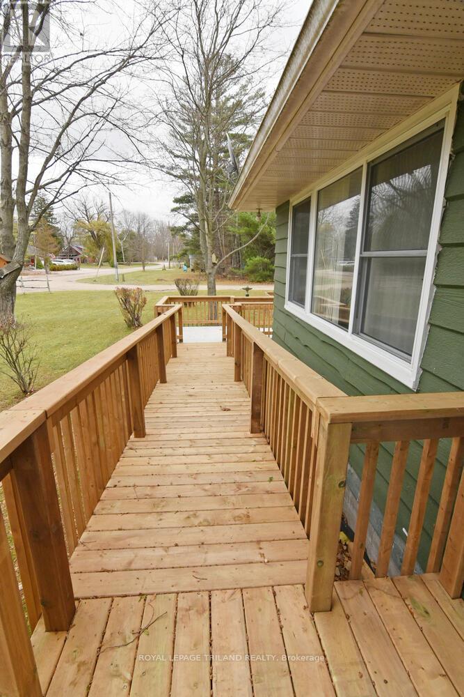 9599 Pleasant Road, Lambton Shores, Ontario  N0N 1J1 - Photo 5 - X12559754