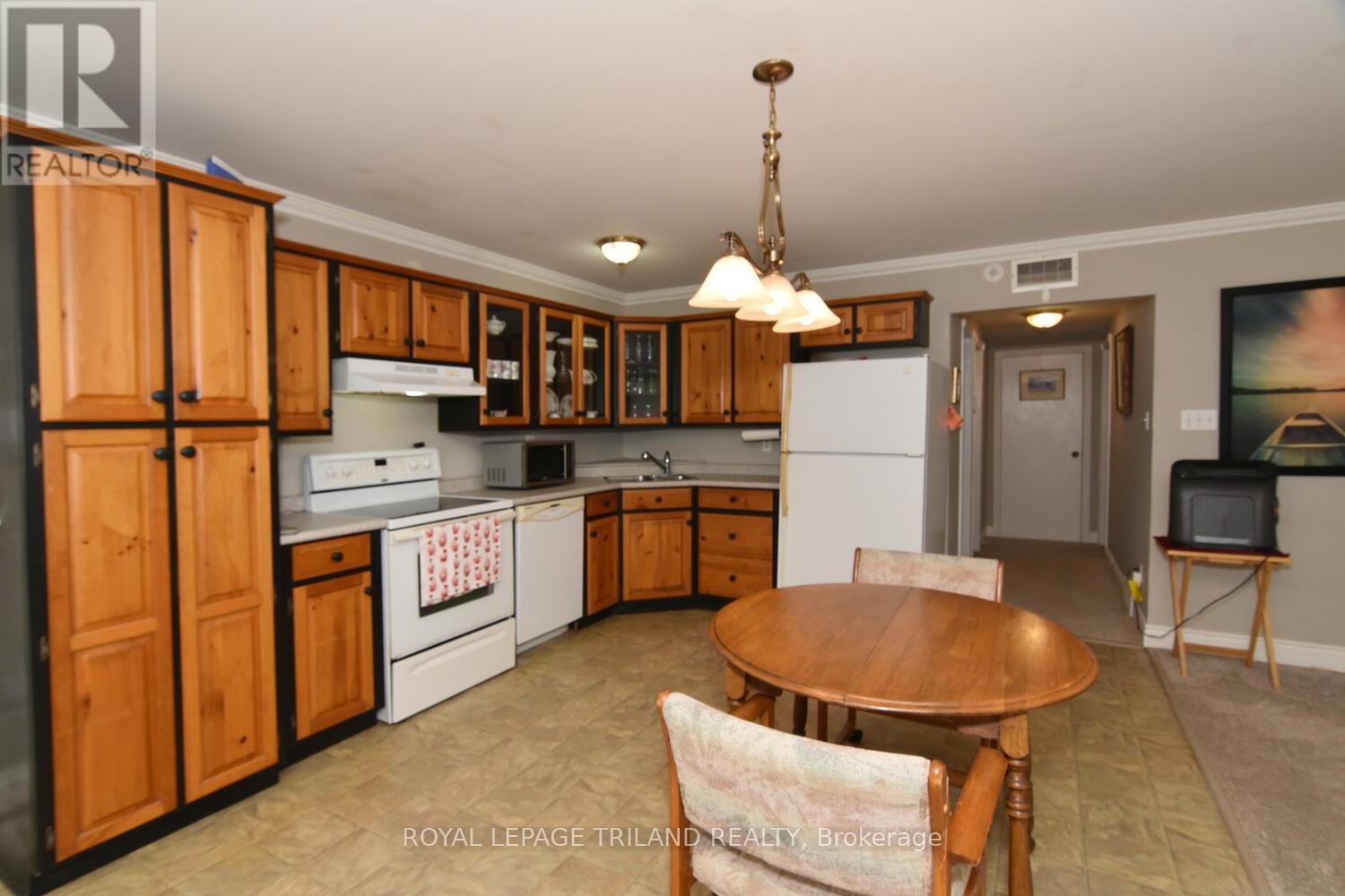 9599 Pleasant Road, Lambton Shores, Ontario  N0N 1J1 - Photo 9 - X12559754