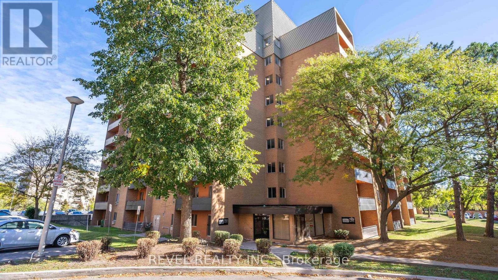 809 - 752 KIPPS LANE, London East, Ontario