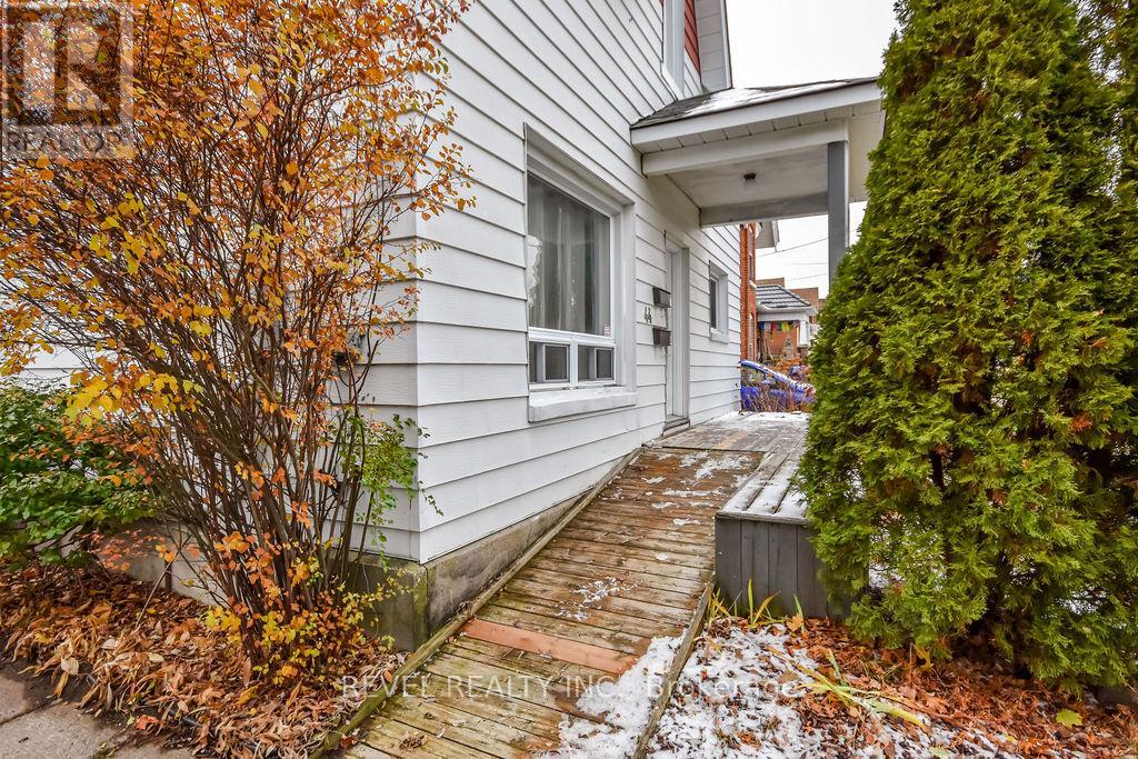 44 Parkside Drive, Barrie, Ontario  L4N 1W9 - Photo 3 - S12559602