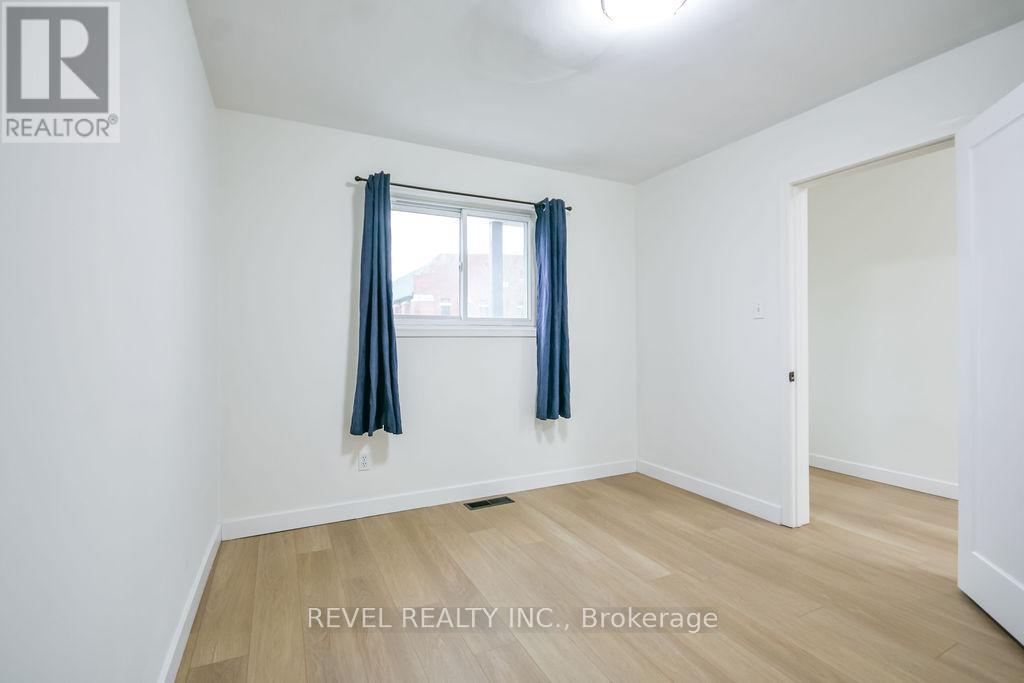 44 Parkside Drive, Barrie, Ontario  L4N 1W9 - Photo 7 - S12559602