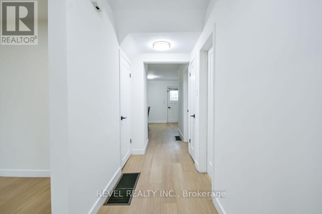 44 Parkside Drive, Barrie, Ontario  L4N 1W9 - Photo 9 - S12559602