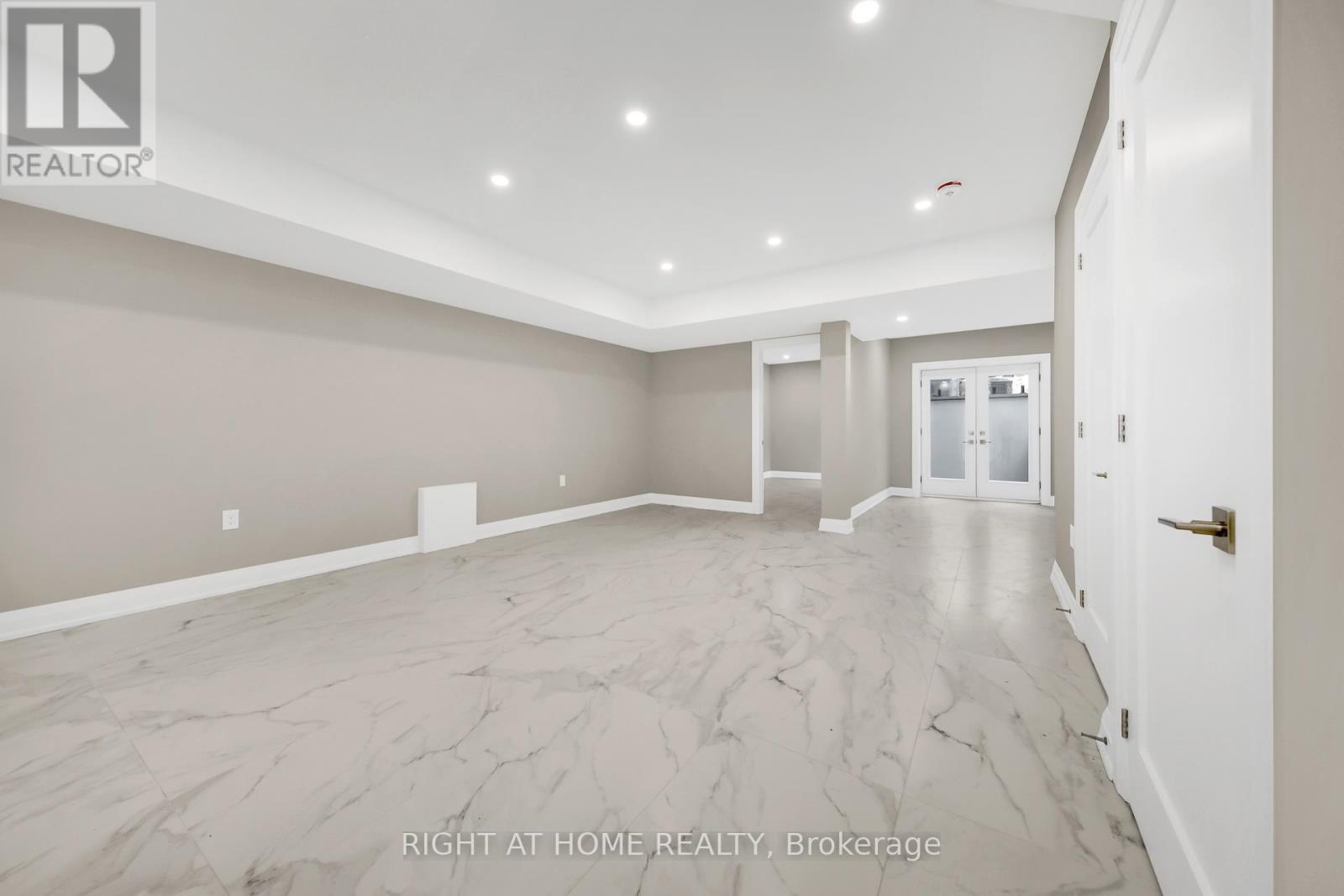 78 Bowie Avenue, Toronto, Ontario  M6E 2P5 - Photo 10 - W12501534