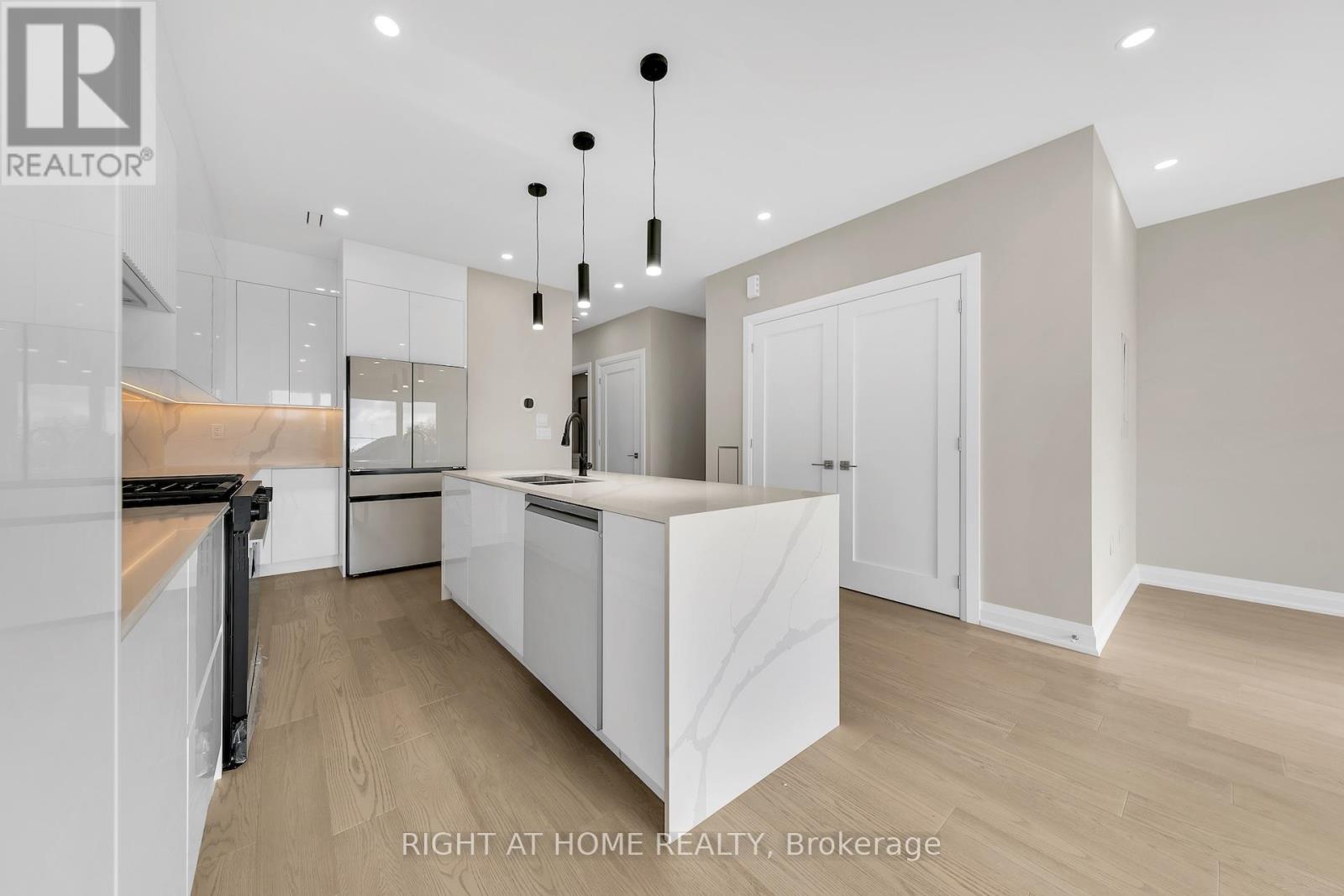 78 Bowie Avenue, Toronto, Ontario  M6E 2P5 - Photo 18 - W12501534