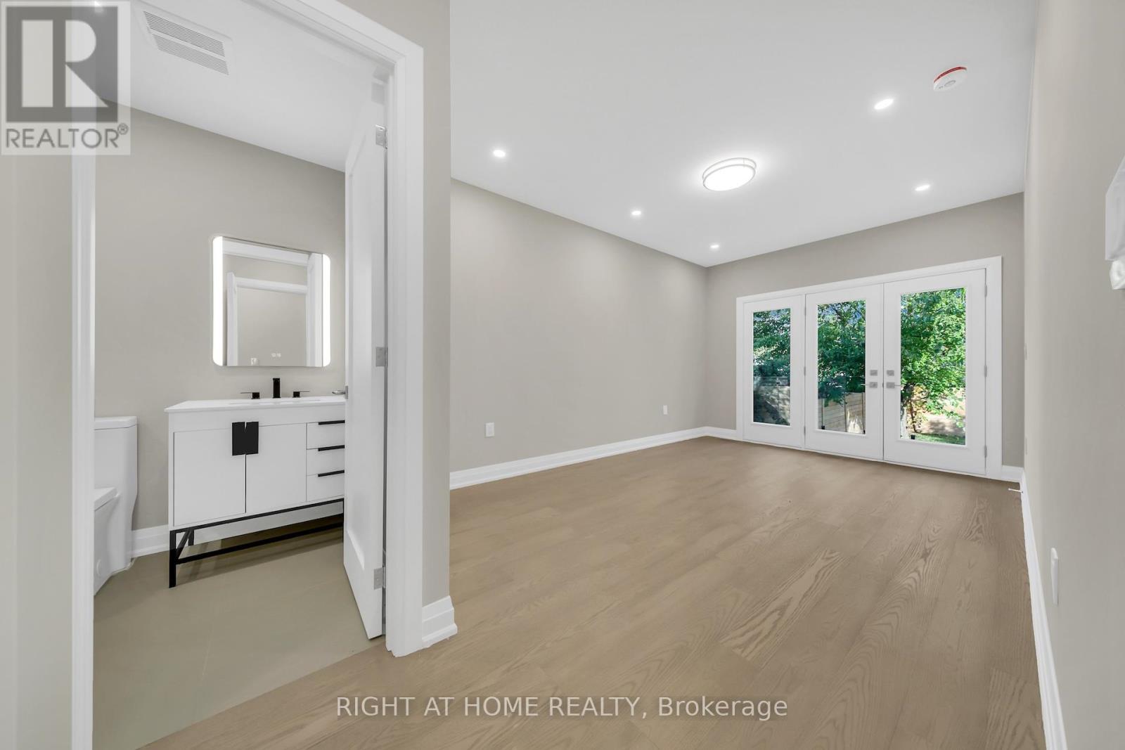 78 Bowie Avenue, Toronto, Ontario  M6E 2P5 - Photo 8 - W12501534