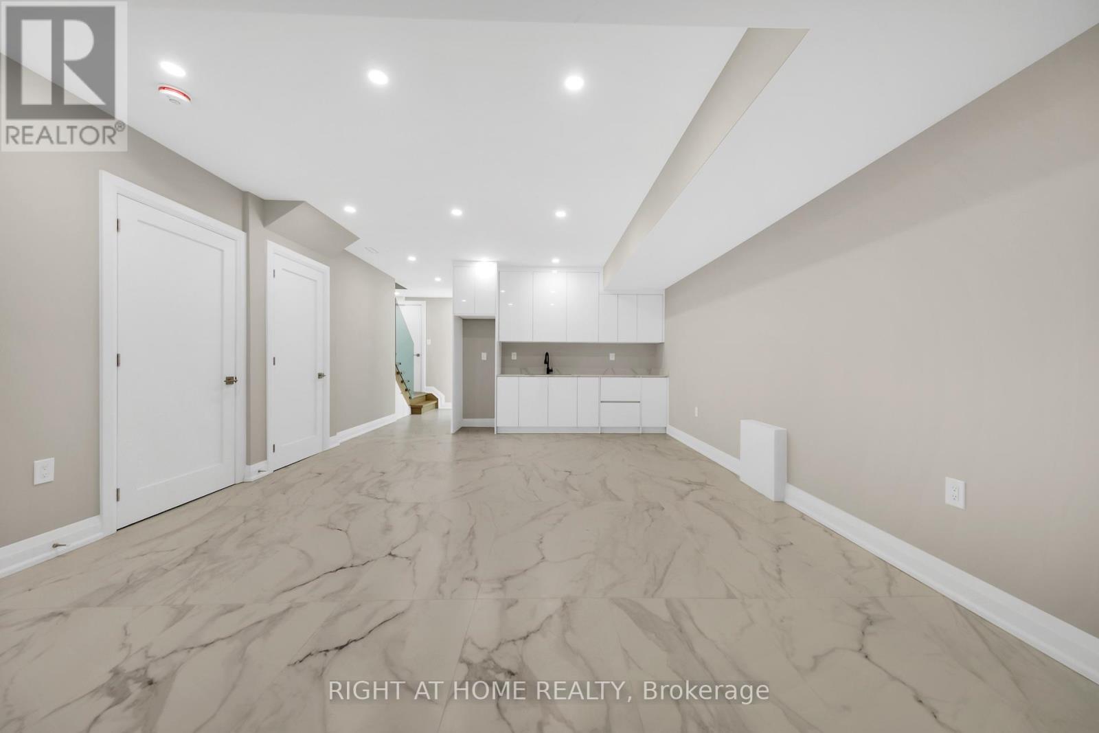 78 Bowie Avenue, Toronto, Ontario  M6E 2P5 - Photo 13 - W12501534