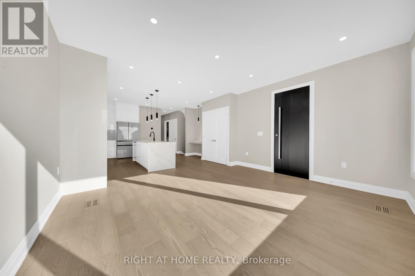 78 Bowie Avenue, Toronto, Ontario  M6E 2P5 - Photo 4 - W12501534