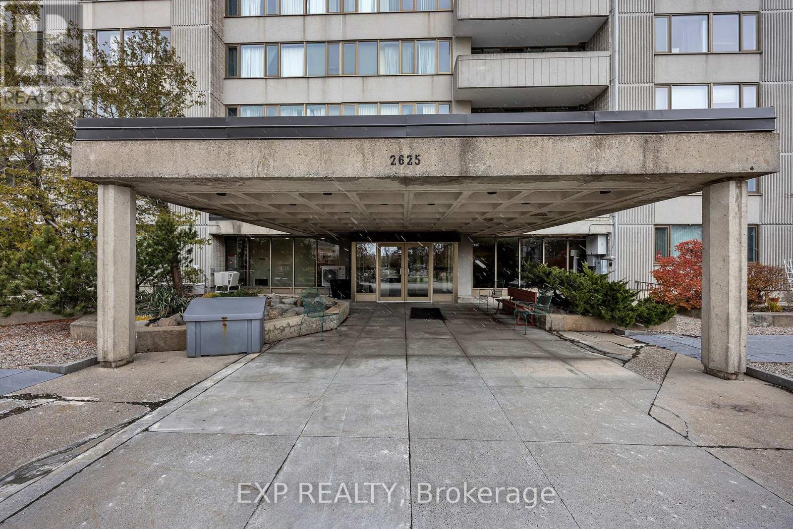 303 - 2625 Regina Street, Ottawa, Ontario  K2B 5W8 - Photo 2 - X12559636
