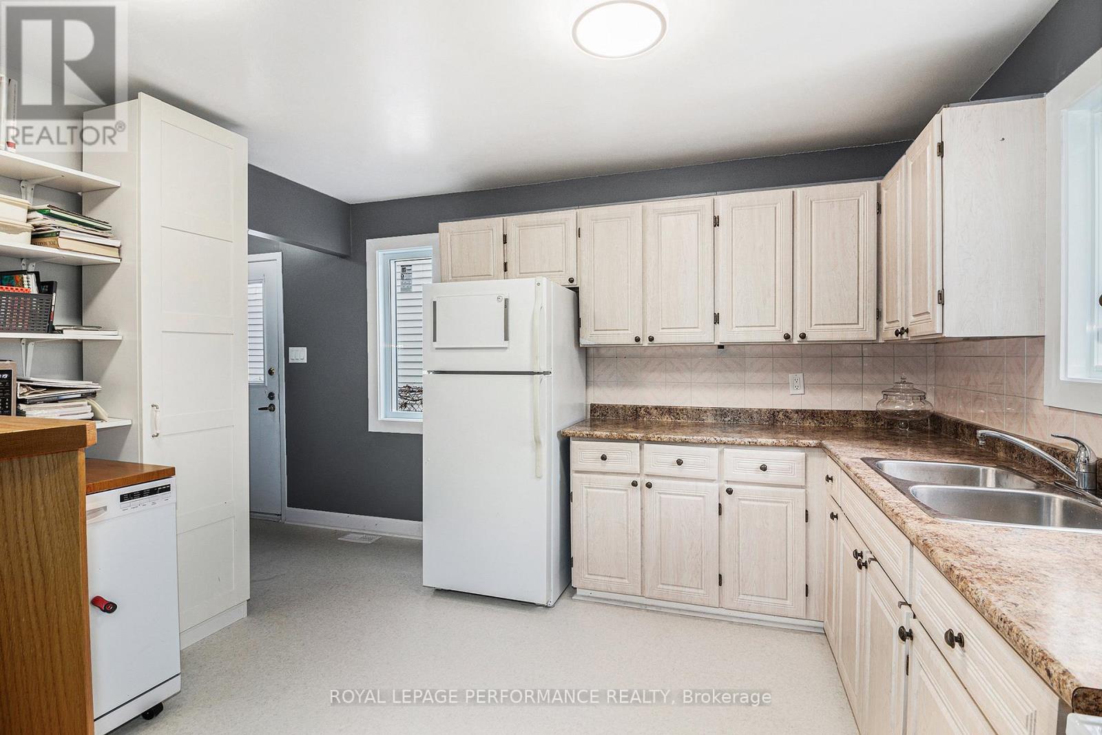 6349 St Louis Drive, Ottawa, Ontario  K1C 2X9 - Photo 15 - X12559720