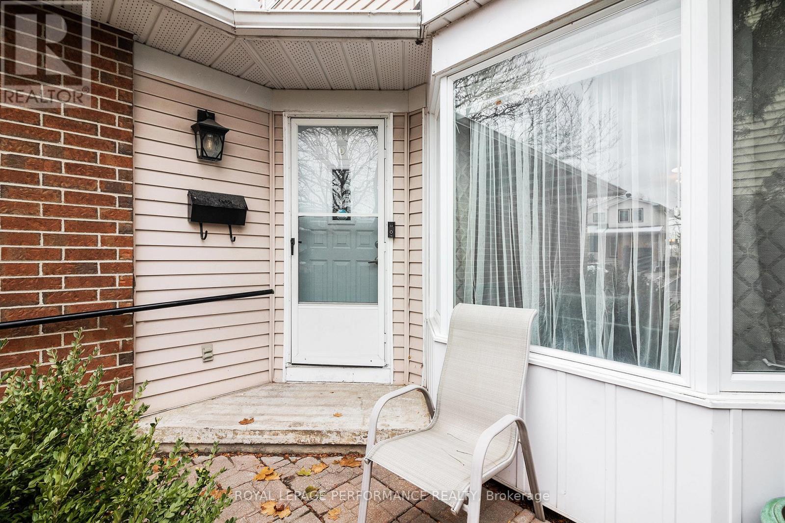 6349 St Louis Drive, Ottawa, Ontario  K1C 2X9 - Photo 5 - X12559720