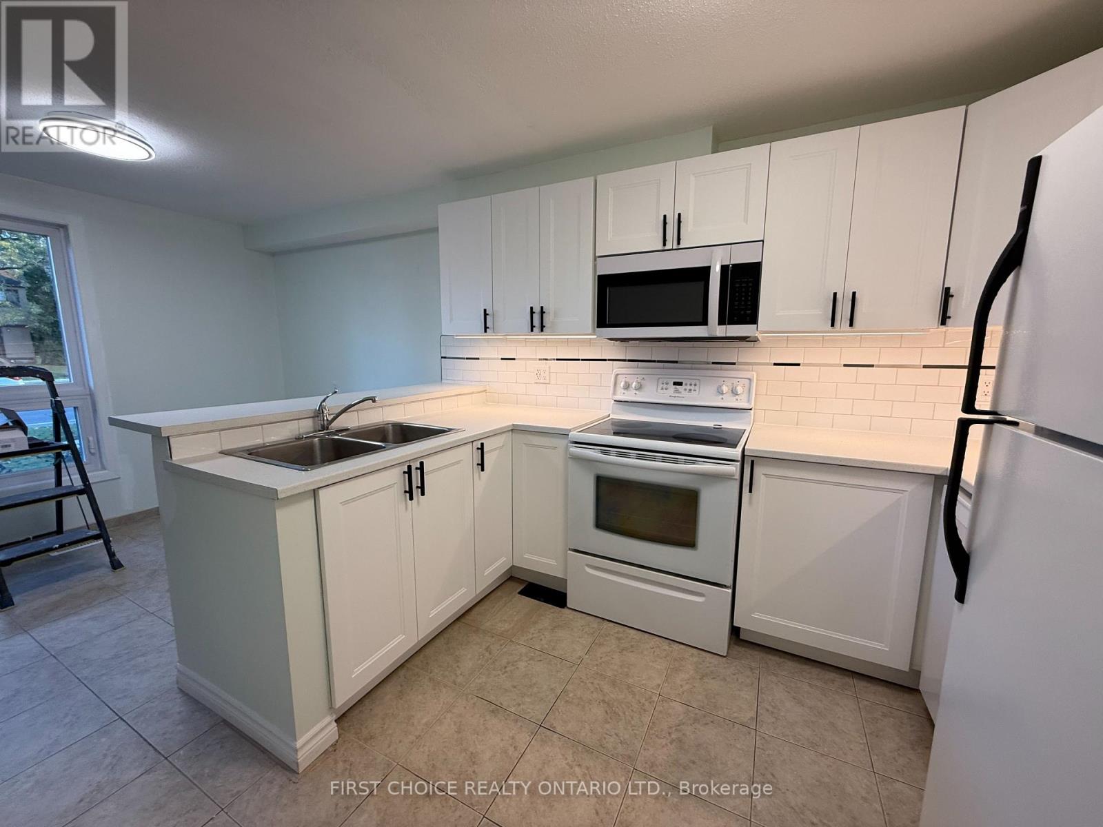 7913 Jeanne D'arc Boulevard, Ottawa, Ontario  K1C 2C7 - Photo 2 - X12559730