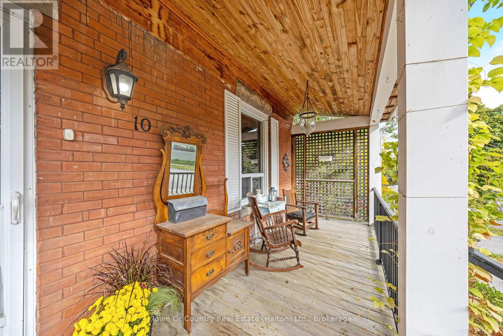 10 English Street, Brampton, Ontario L6X 1L4 - Photo 3 - W12559644