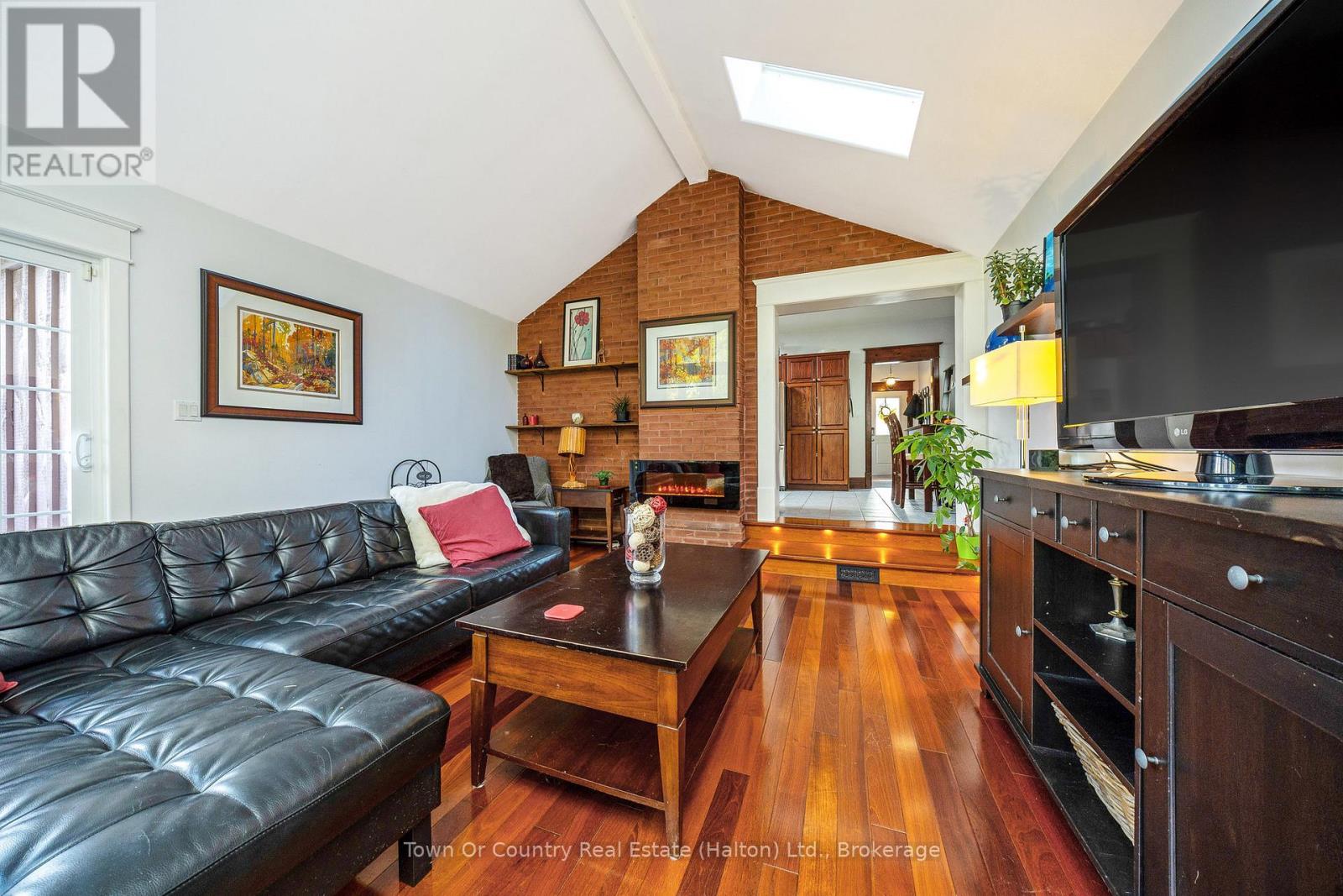 10 English Street, Brampton, Ontario L6X 1L4 - Photo 6 - W12559644