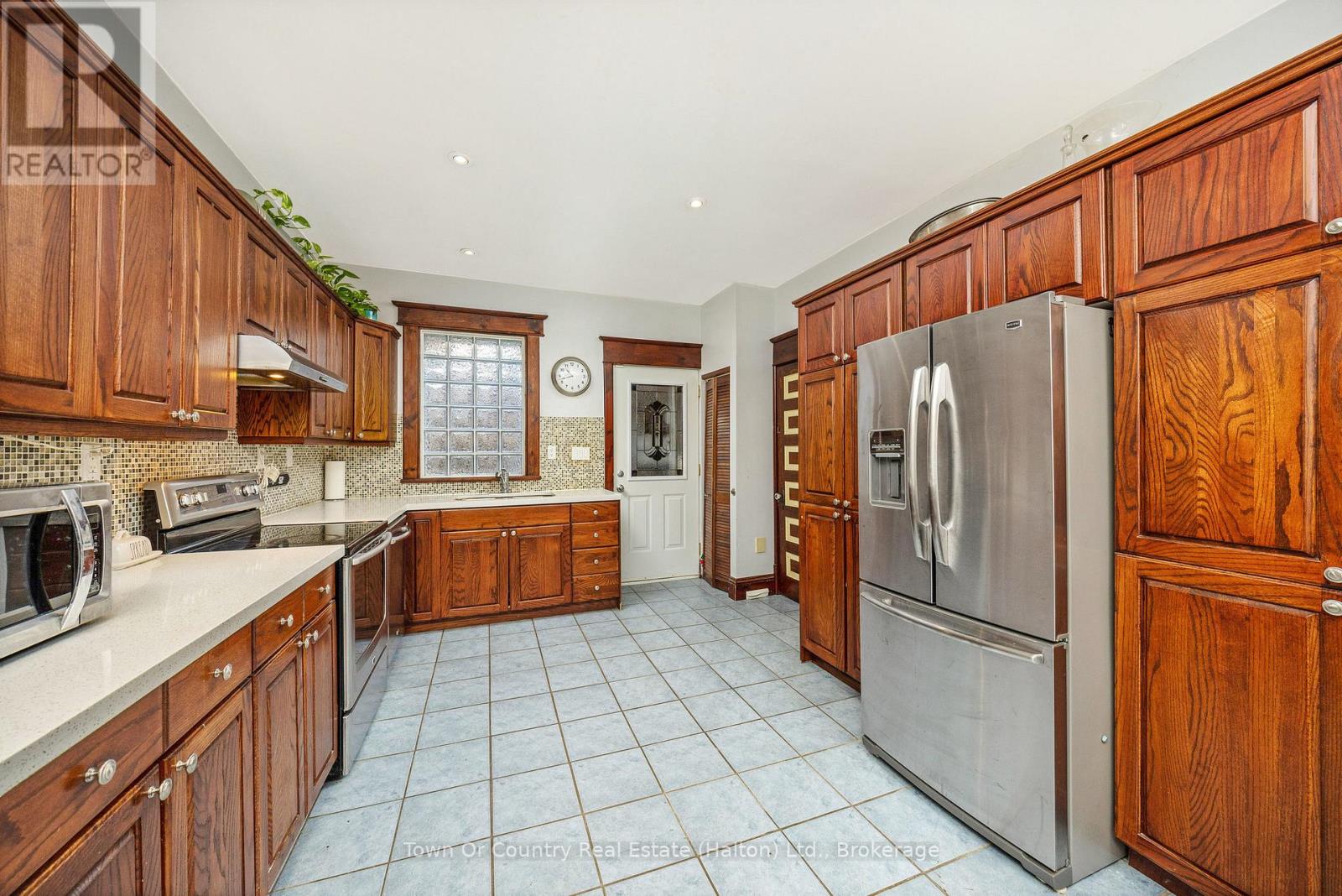 10 English Street, Brampton, Ontario L6X 1L4 - Photo 9 - W12559644